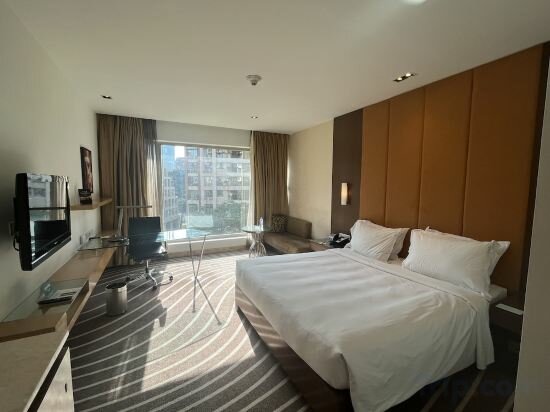 1 King Suite Lounge Access Smoking