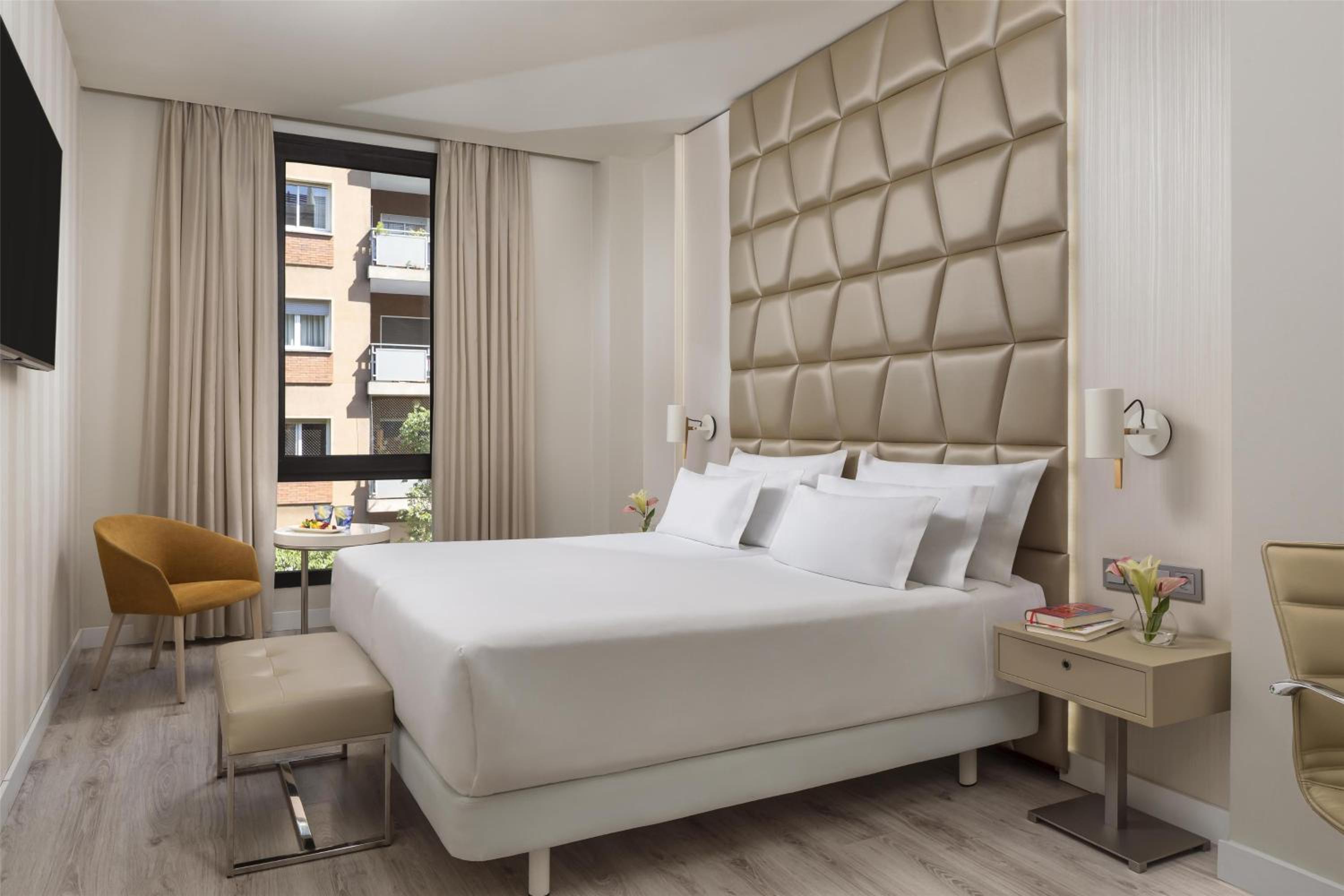 Family Quintuple Interconnecting (2 Adults + 2 Children)