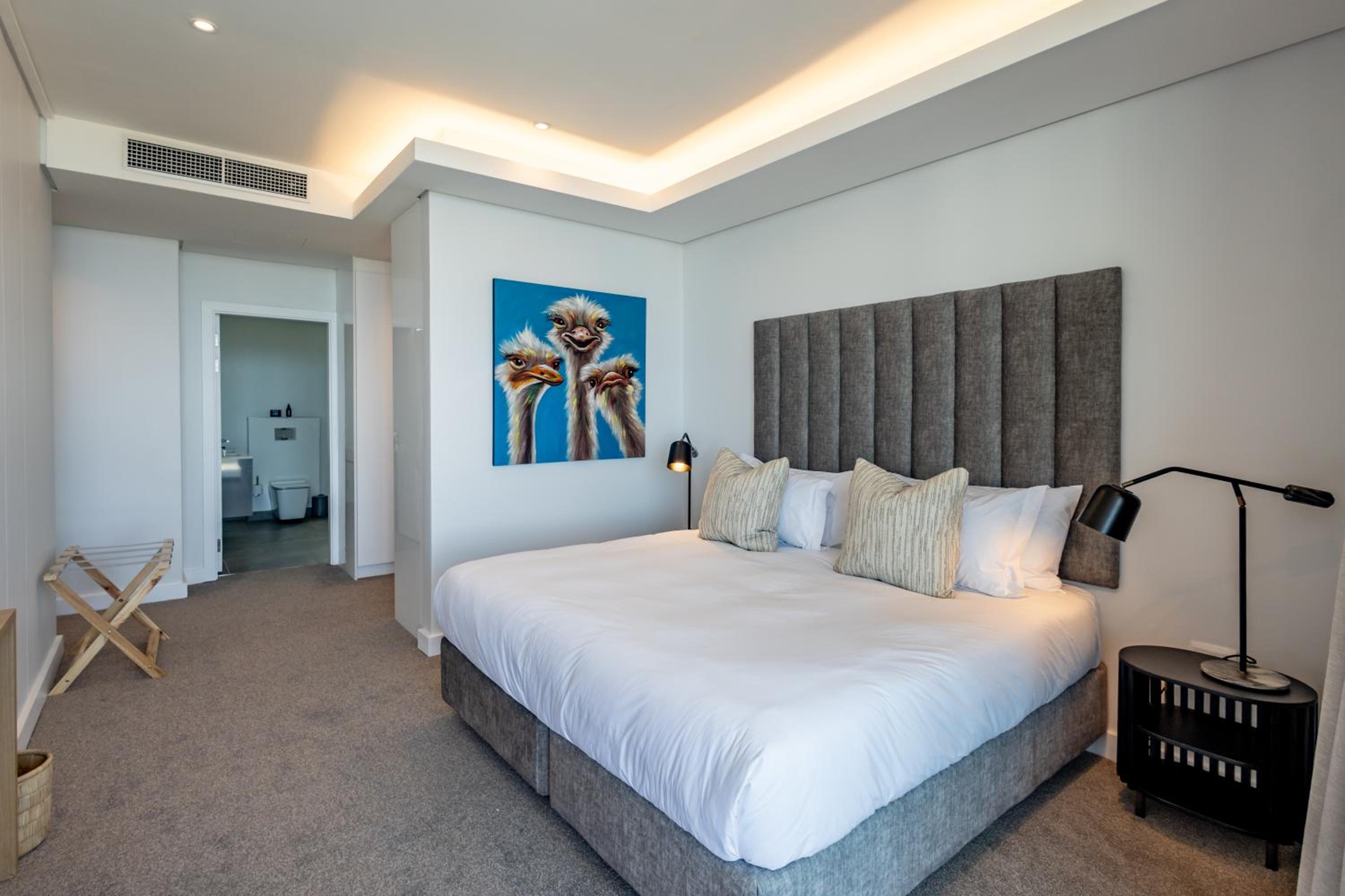 Three Bedroom Luxury Superior Apartment with Jacuzzi 301