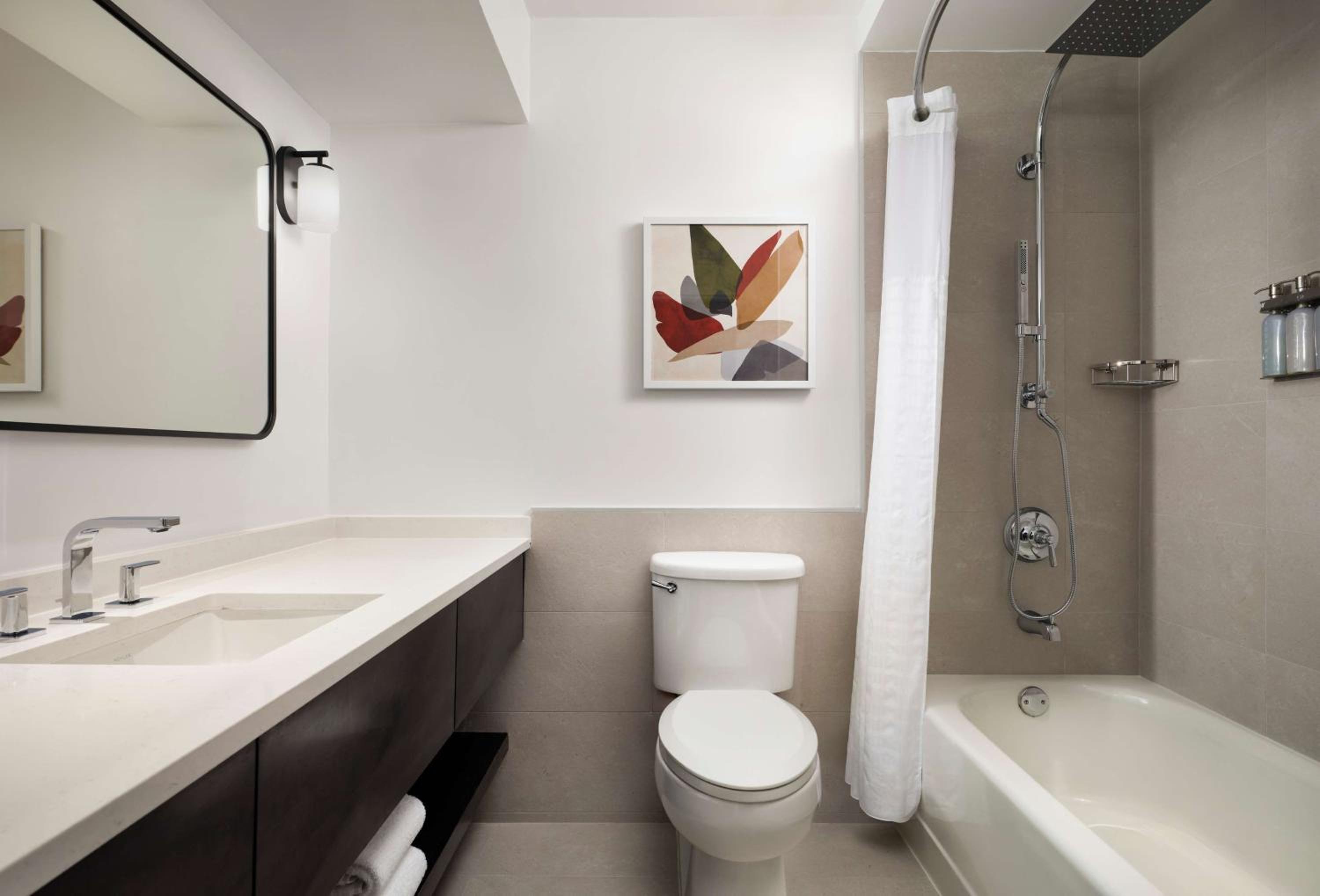 Deluxe King - Mobility Accessible - Bathtub