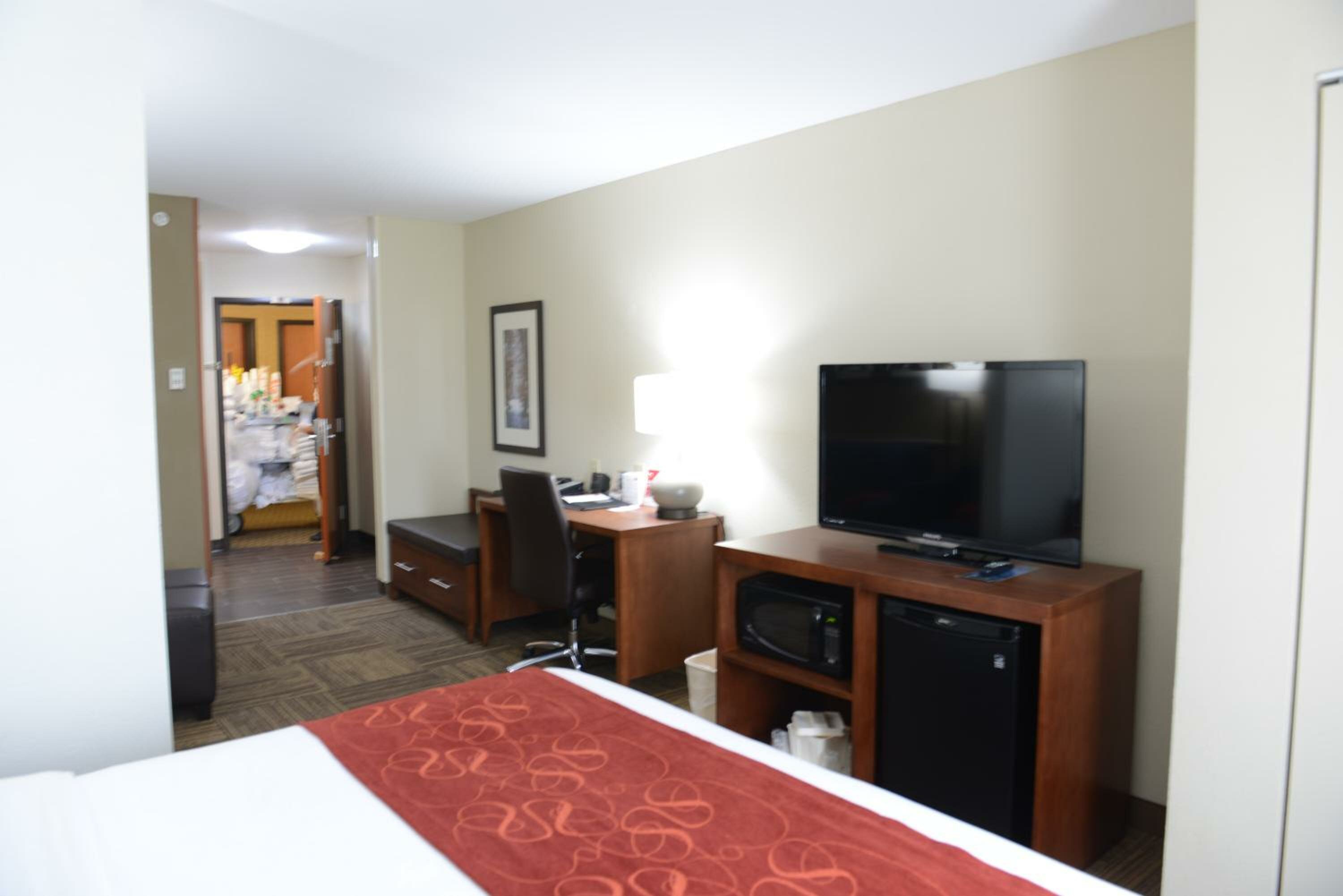 King Suite - Non-Smoking