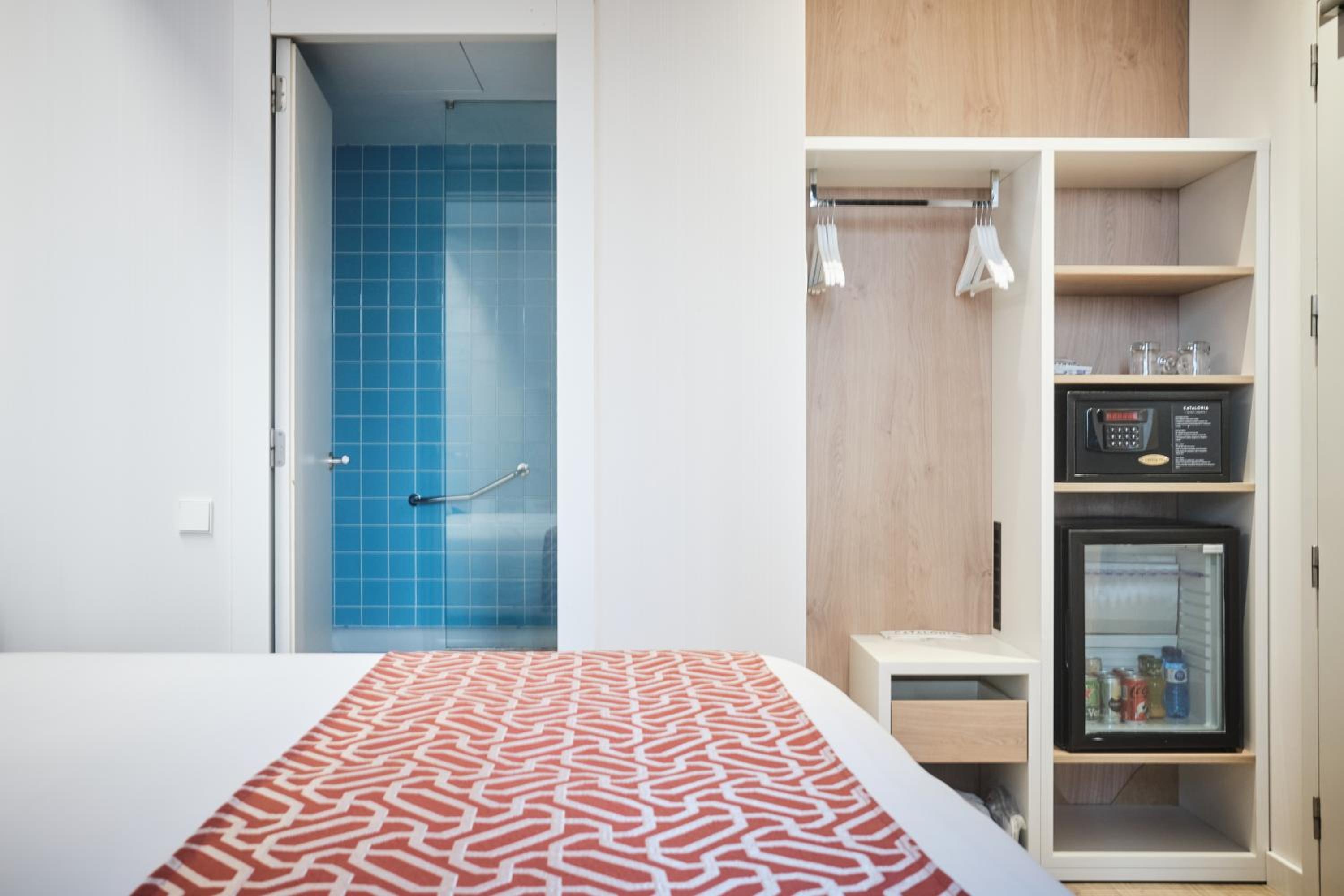 Double Room for Single Use