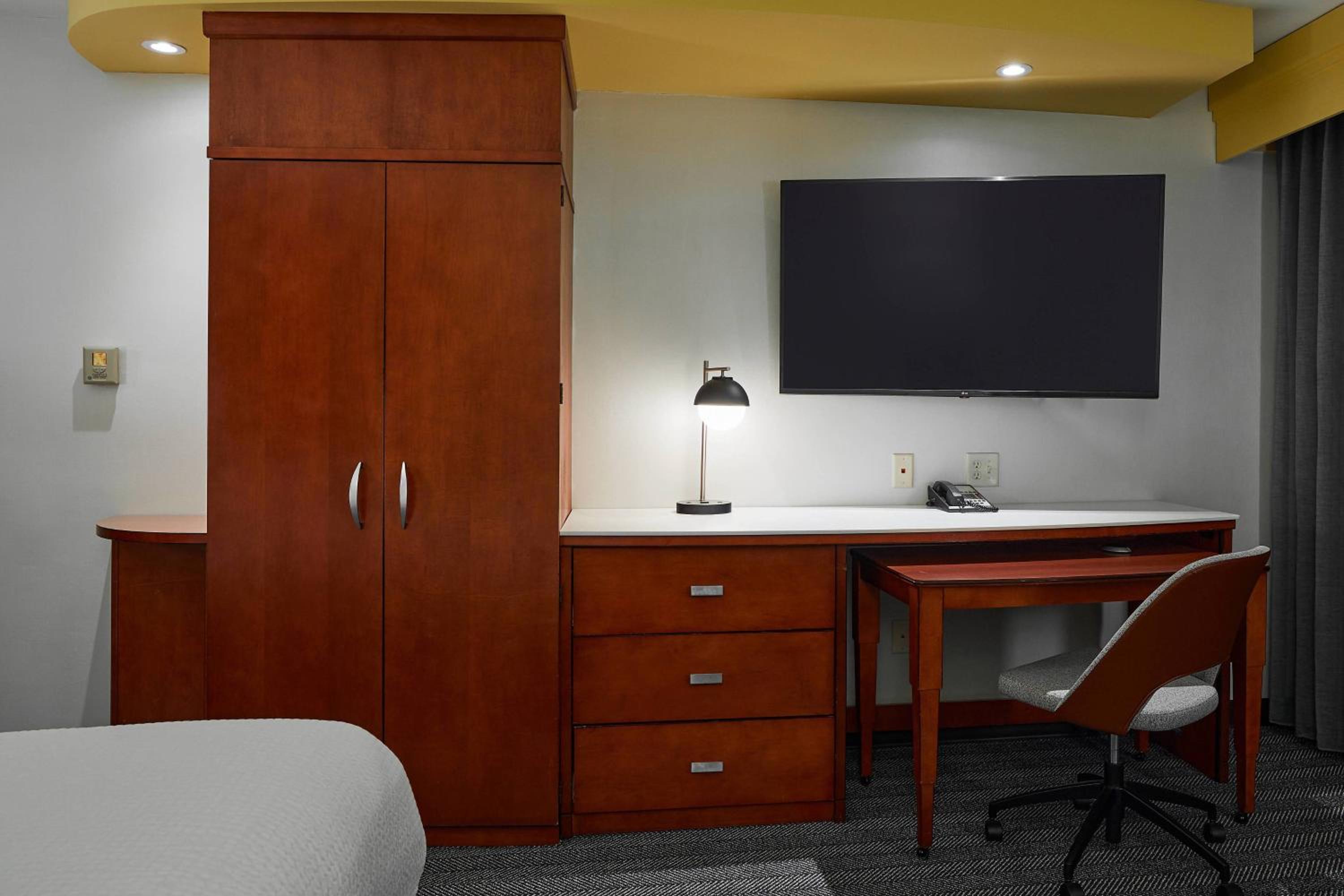 King Room with Sofa Bed and Adapted Tub - Mobility and Hearing Accessible