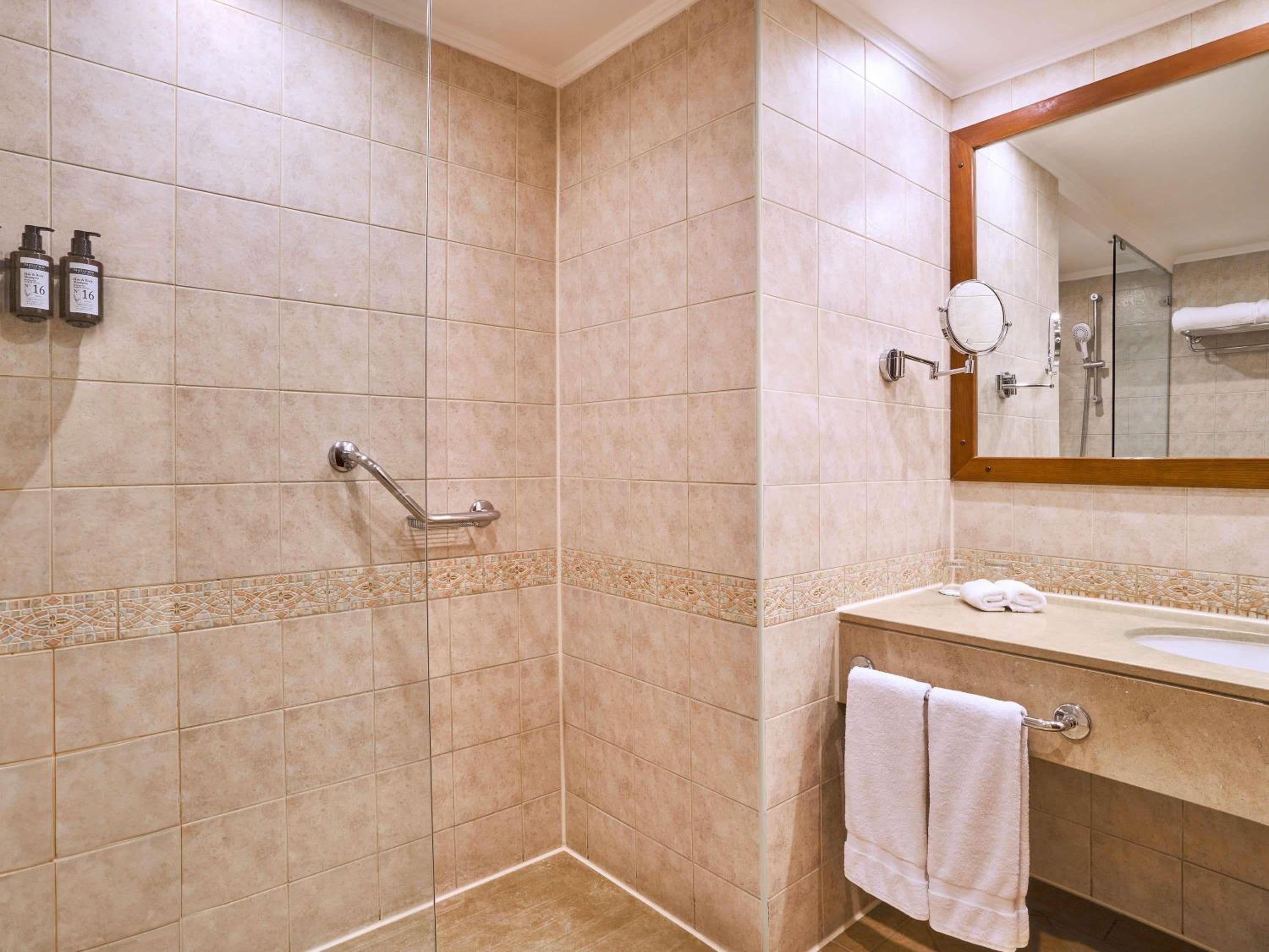 Standard King Room with Partial Nile View