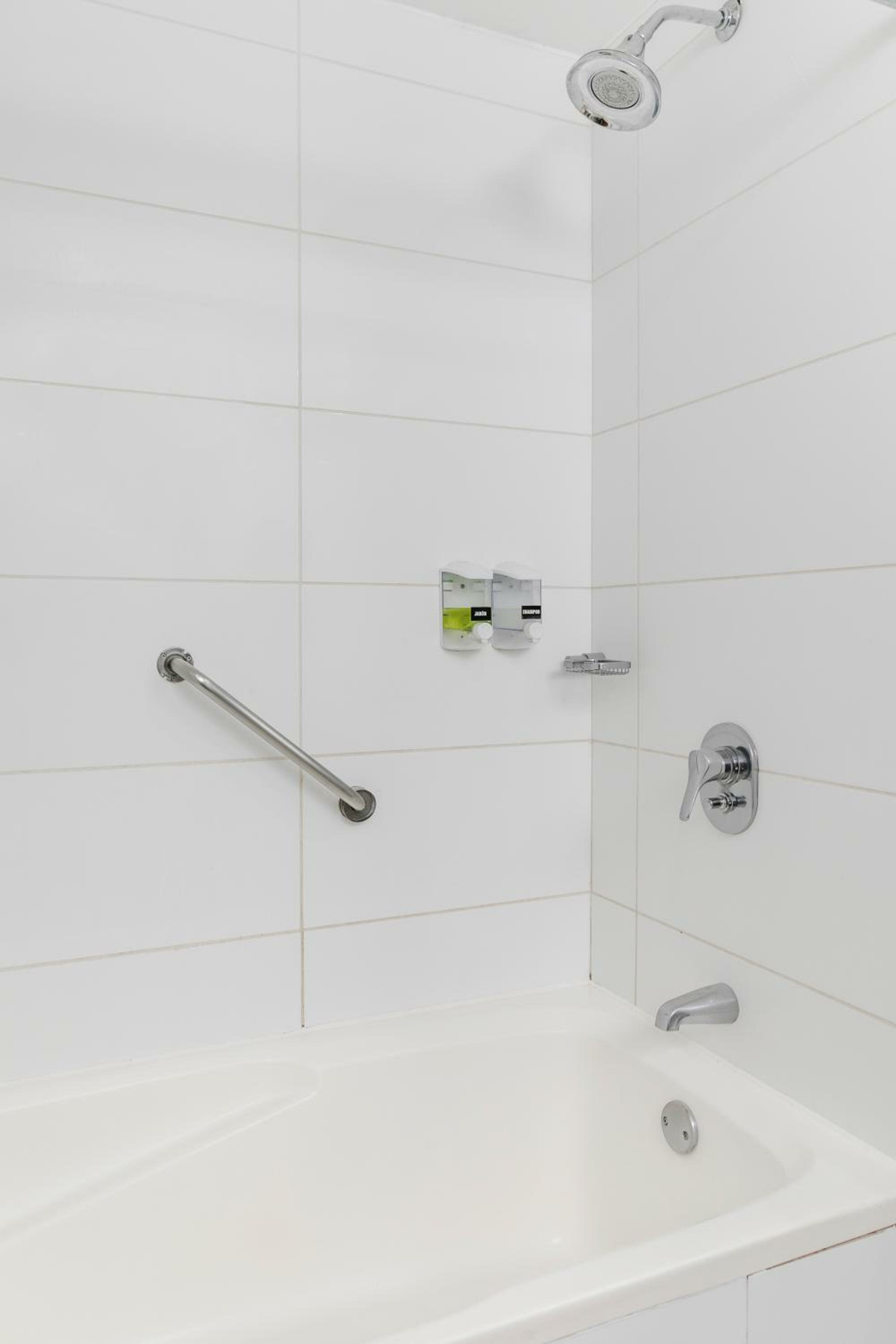 Standard Twin Room - Non-Smoking