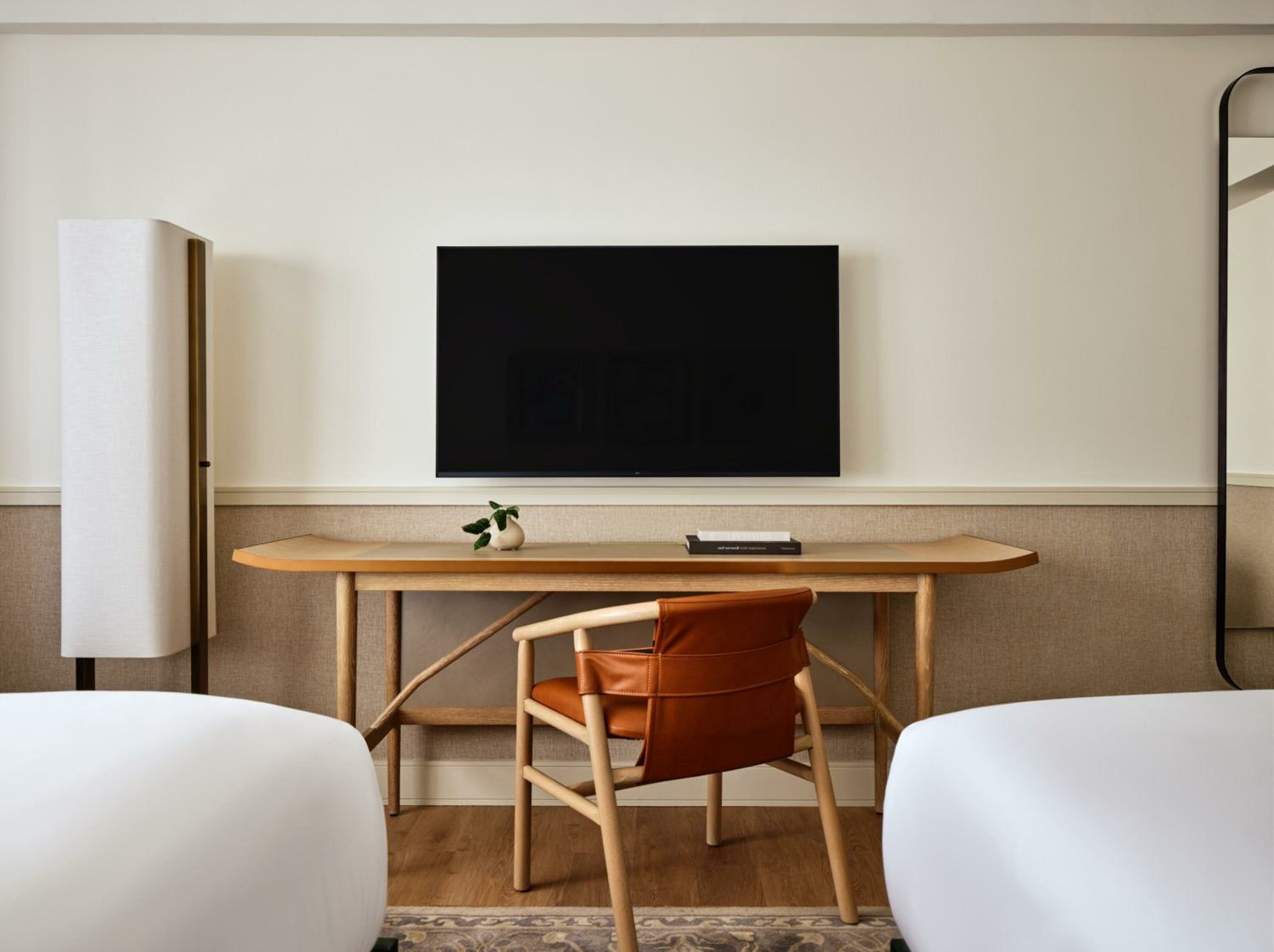 Queen Room with Bath/Shower Combination