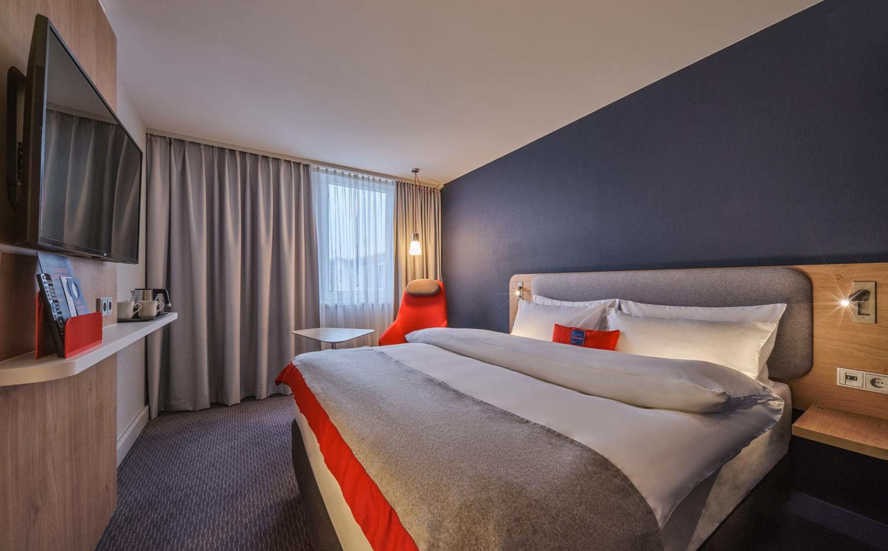 Standard Queen Room