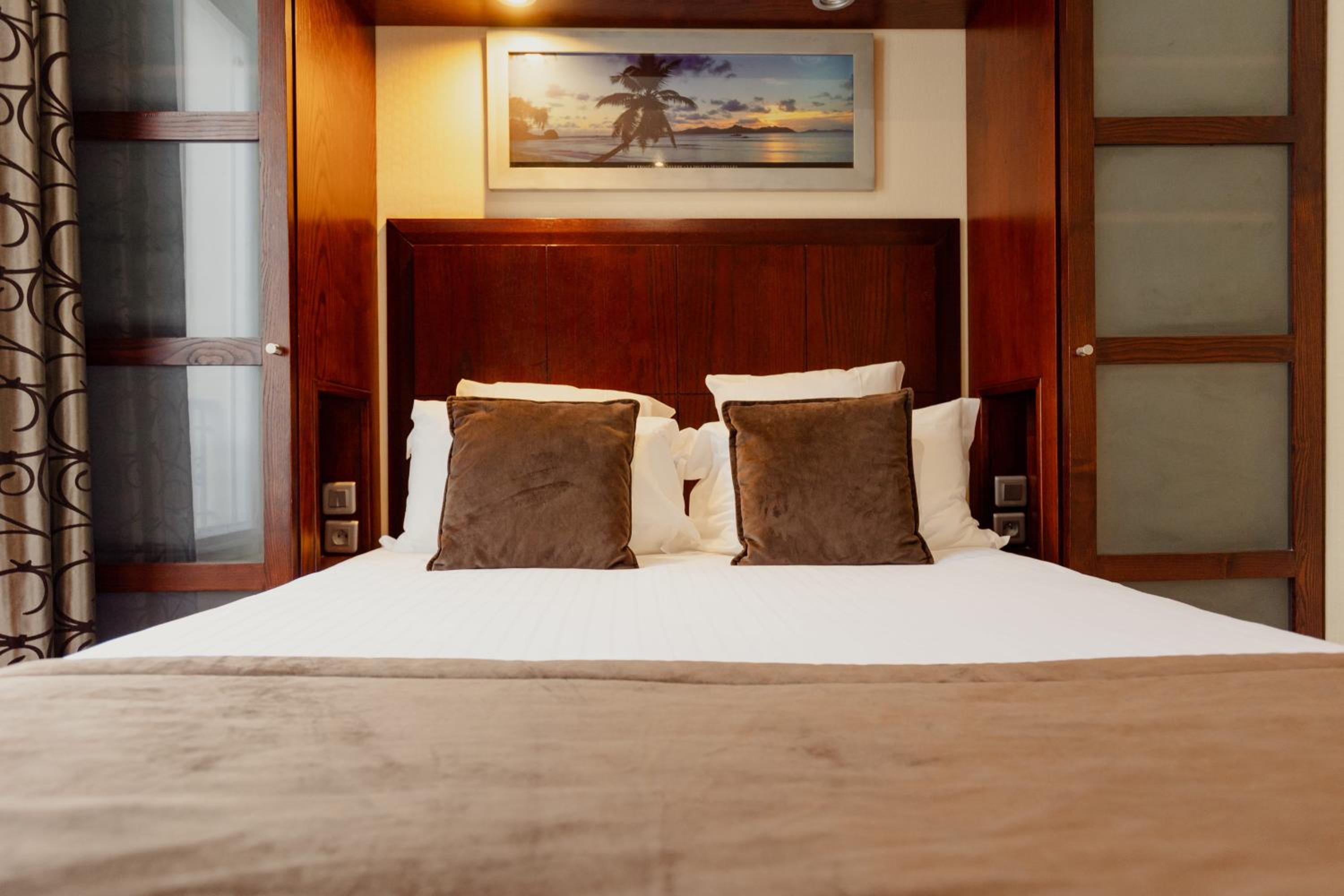 Queen Room with Balcony