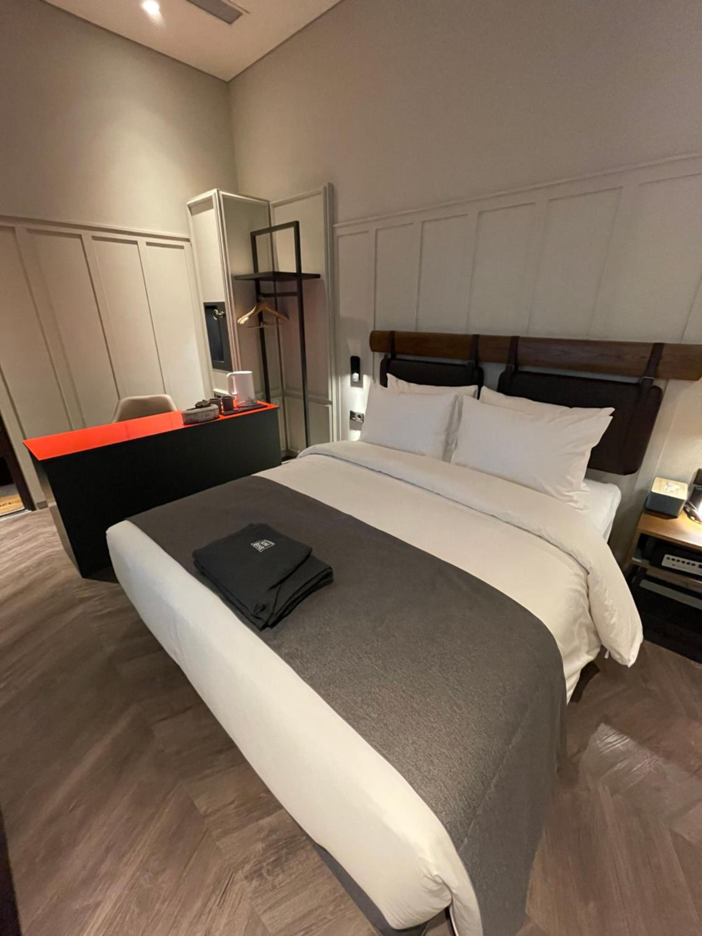 Suite Room- More than 7 nights, 2 times of room cleaning service per week
