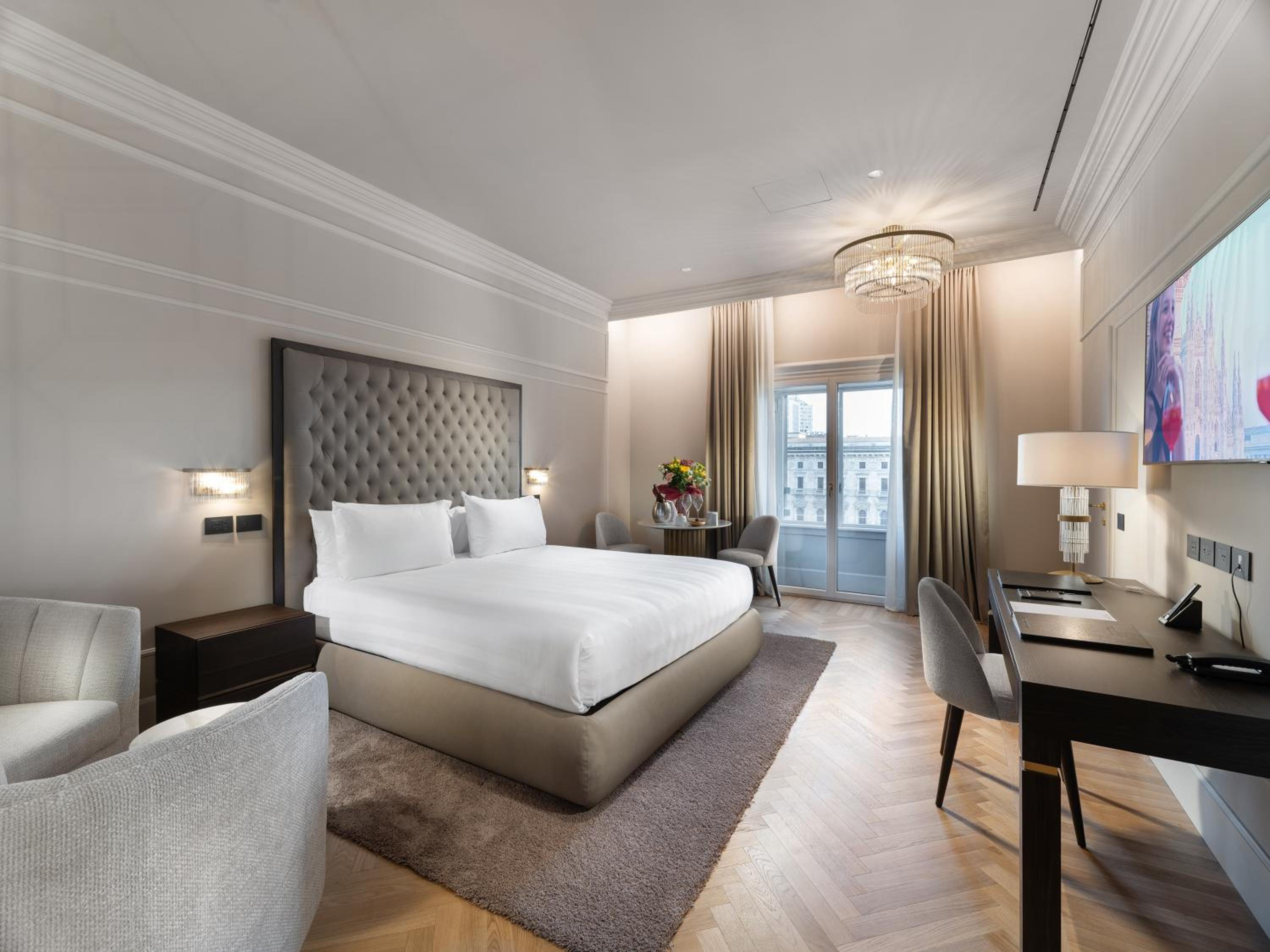 Junior Suite with Duomo Cathedral View