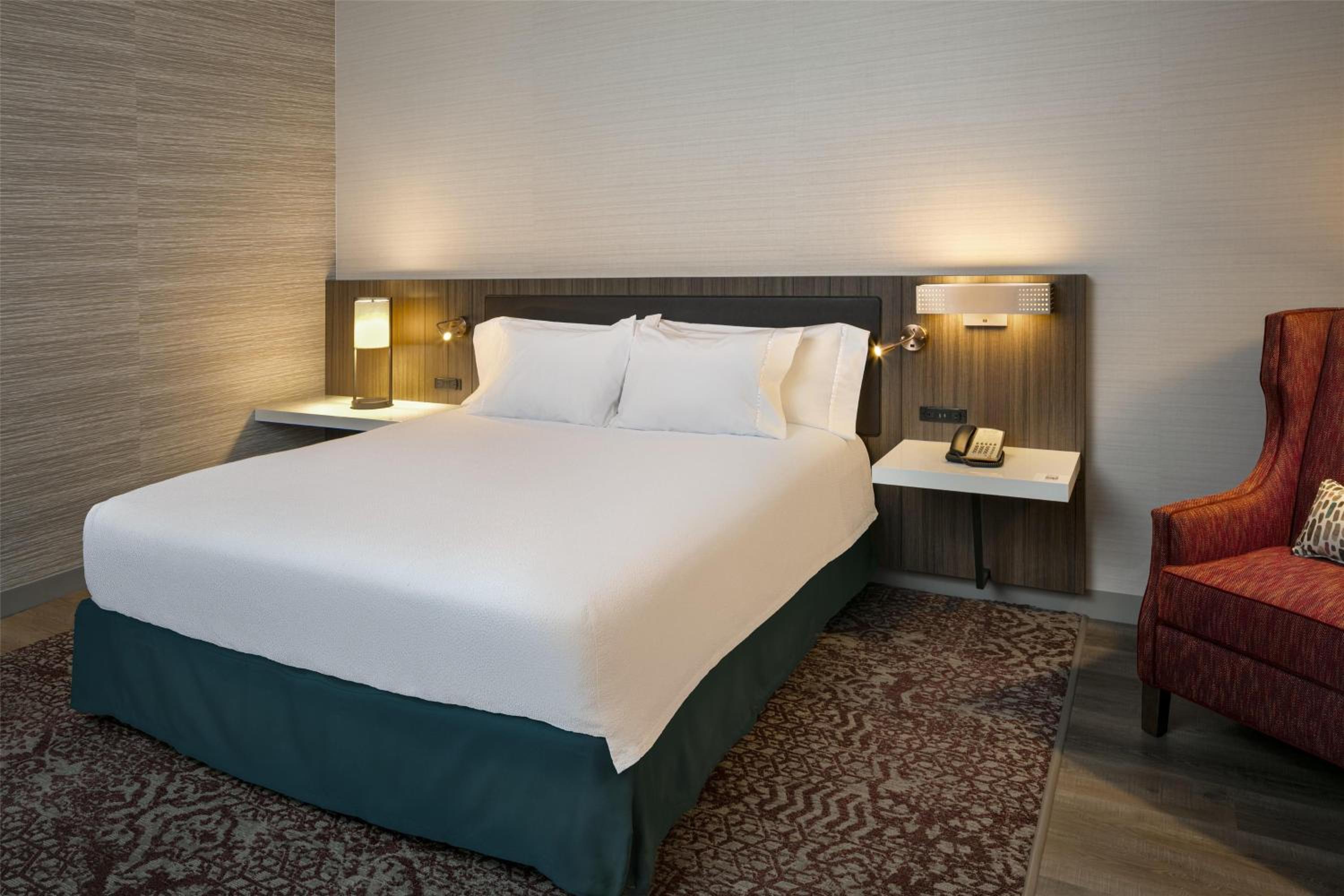 King Room with Accessible Tub - Mobility Access