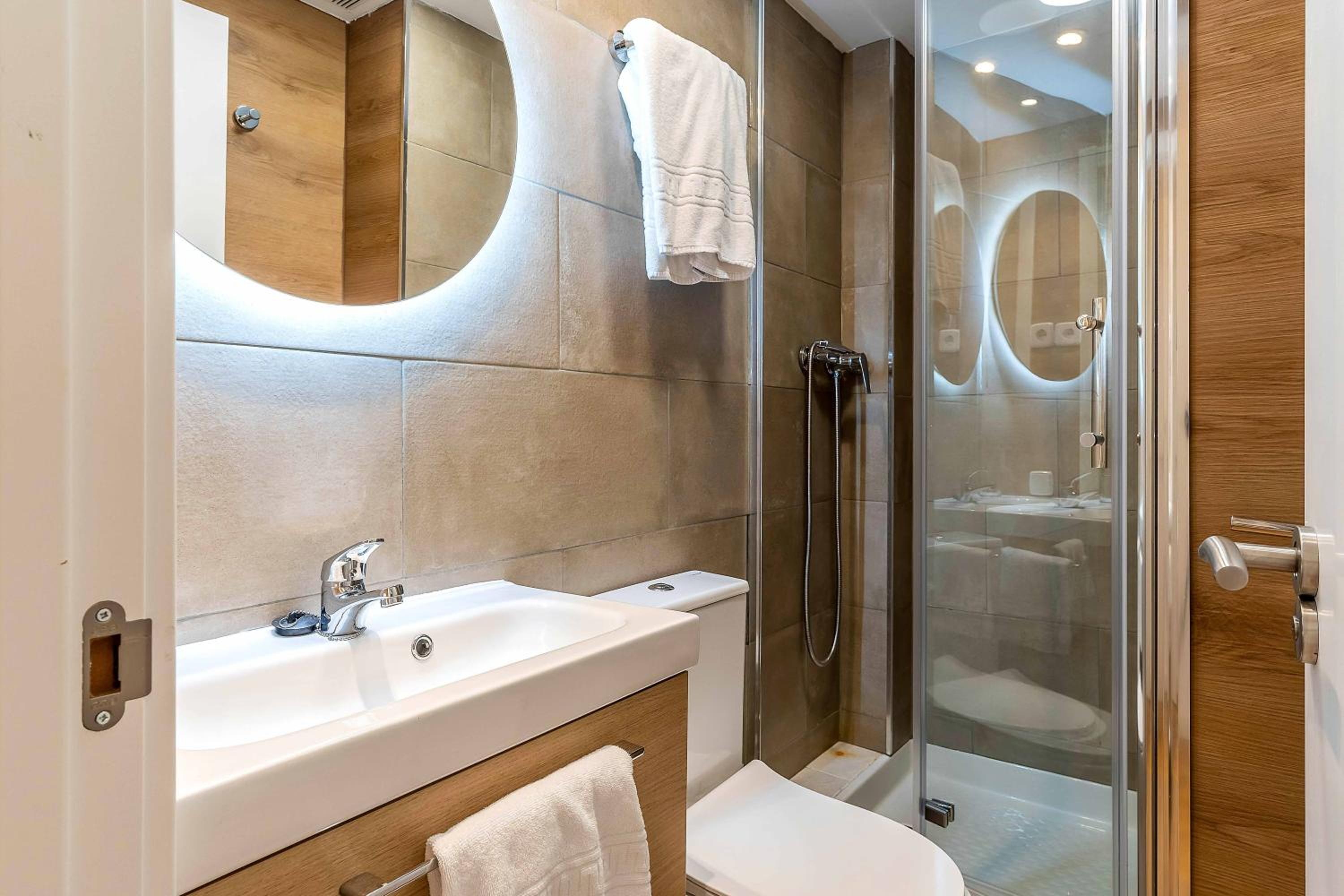 Two-Bedroom Apartment (4 Adults) - Top Floor without Elevator