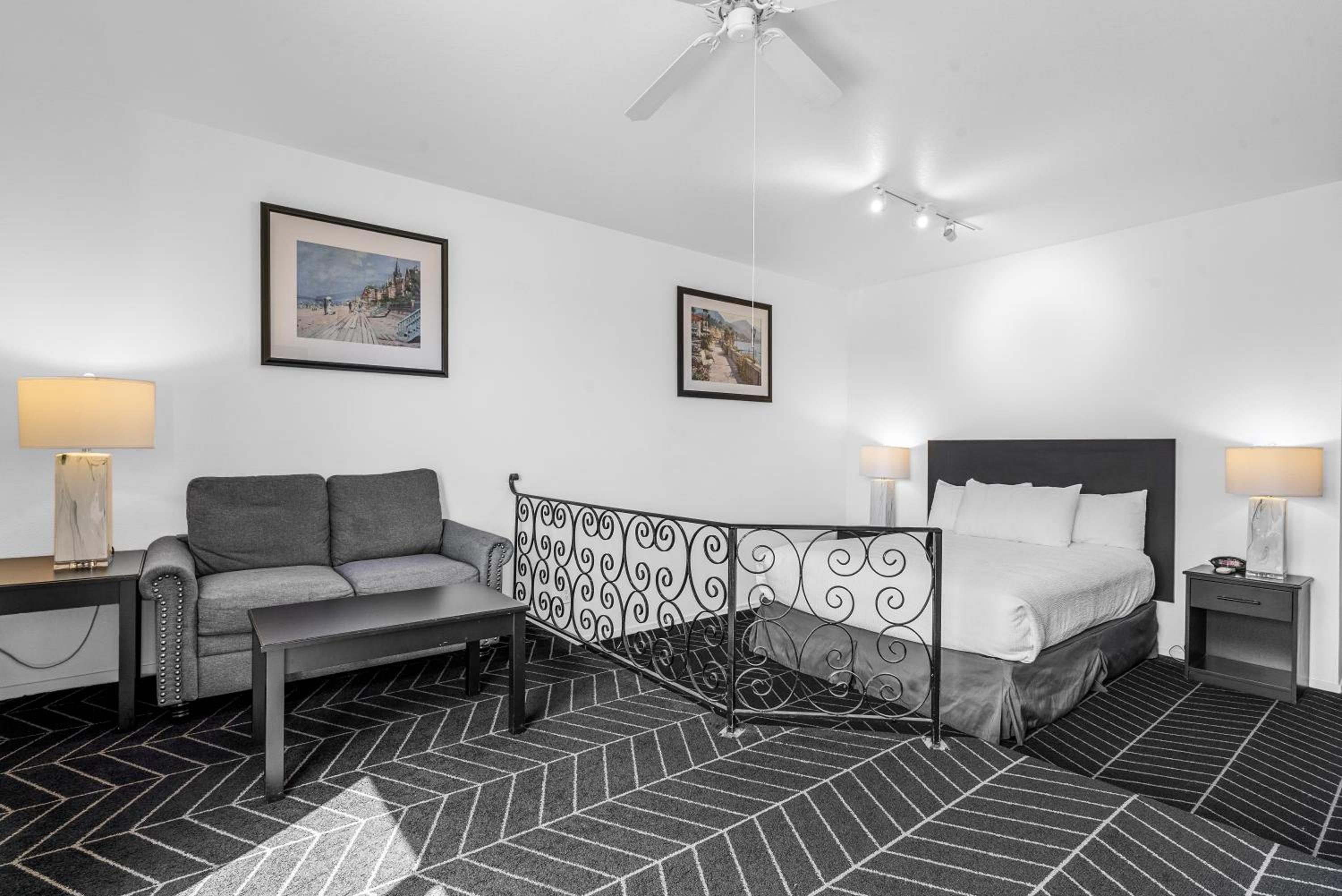 Deluxe Queen Bed with Fireplace, Balcony, Non-Smoking