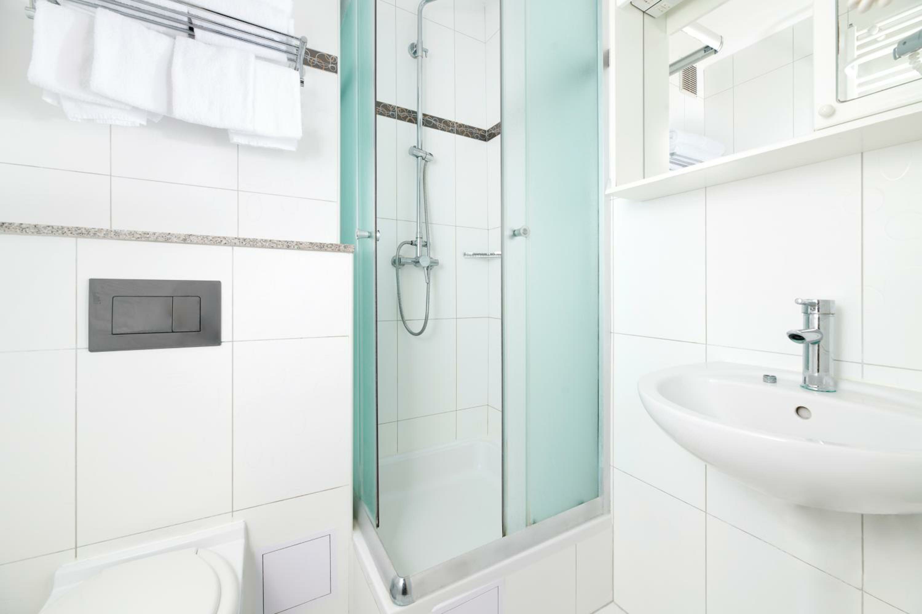 Comfort Family Room with Balcony