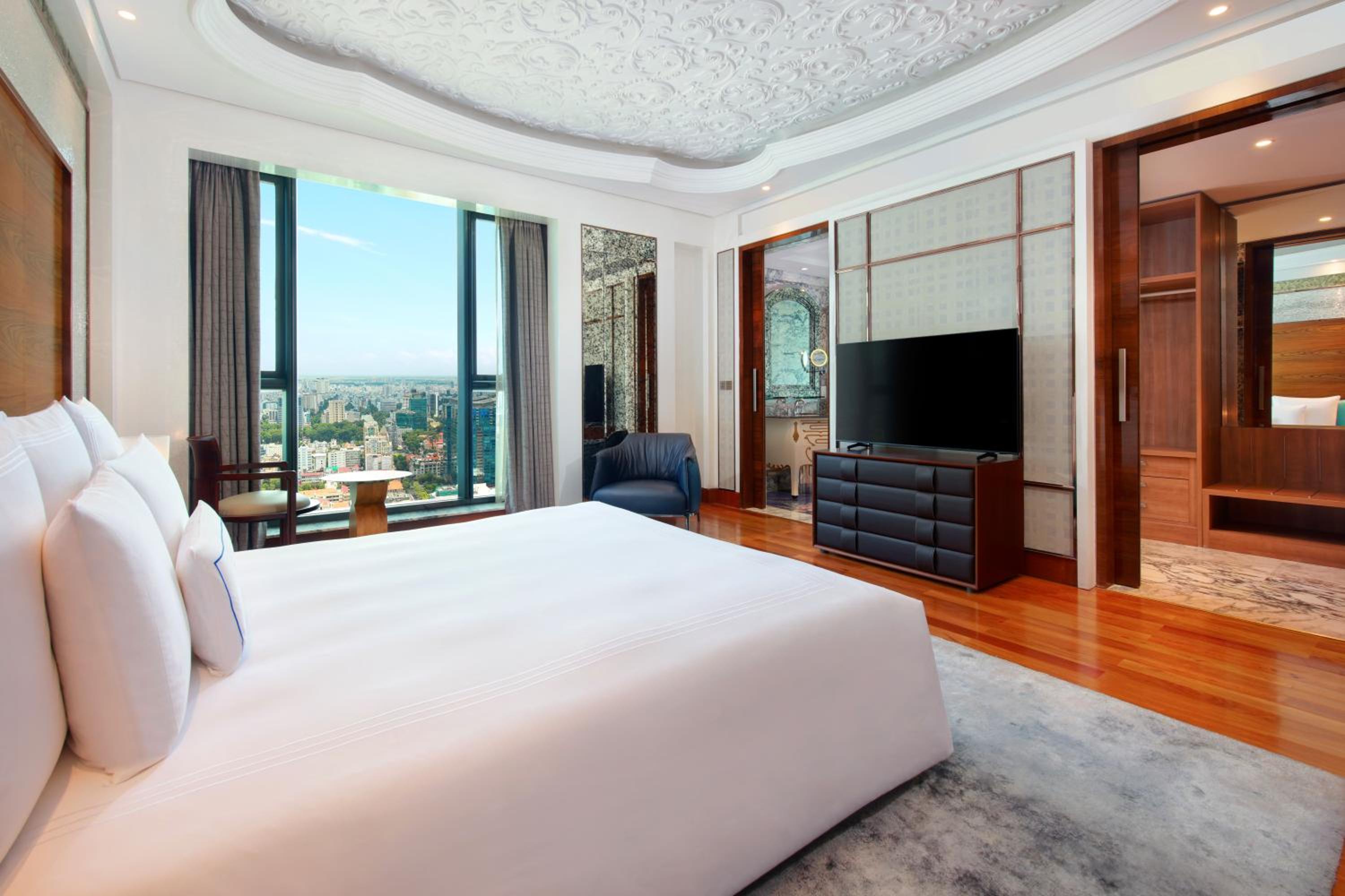 Panorama Suite High Floor with Executive Lounge Access