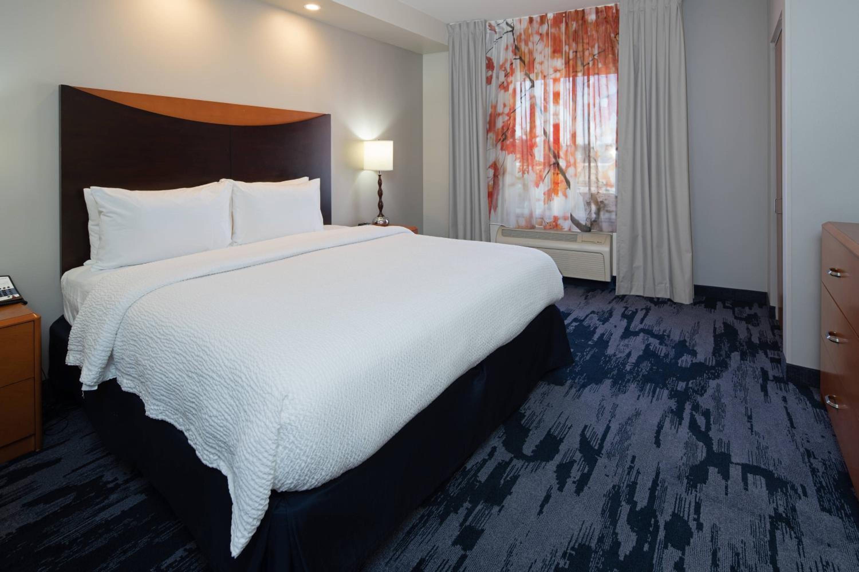 King Room with Adapted Tub - Mobility and Hearing Accessible