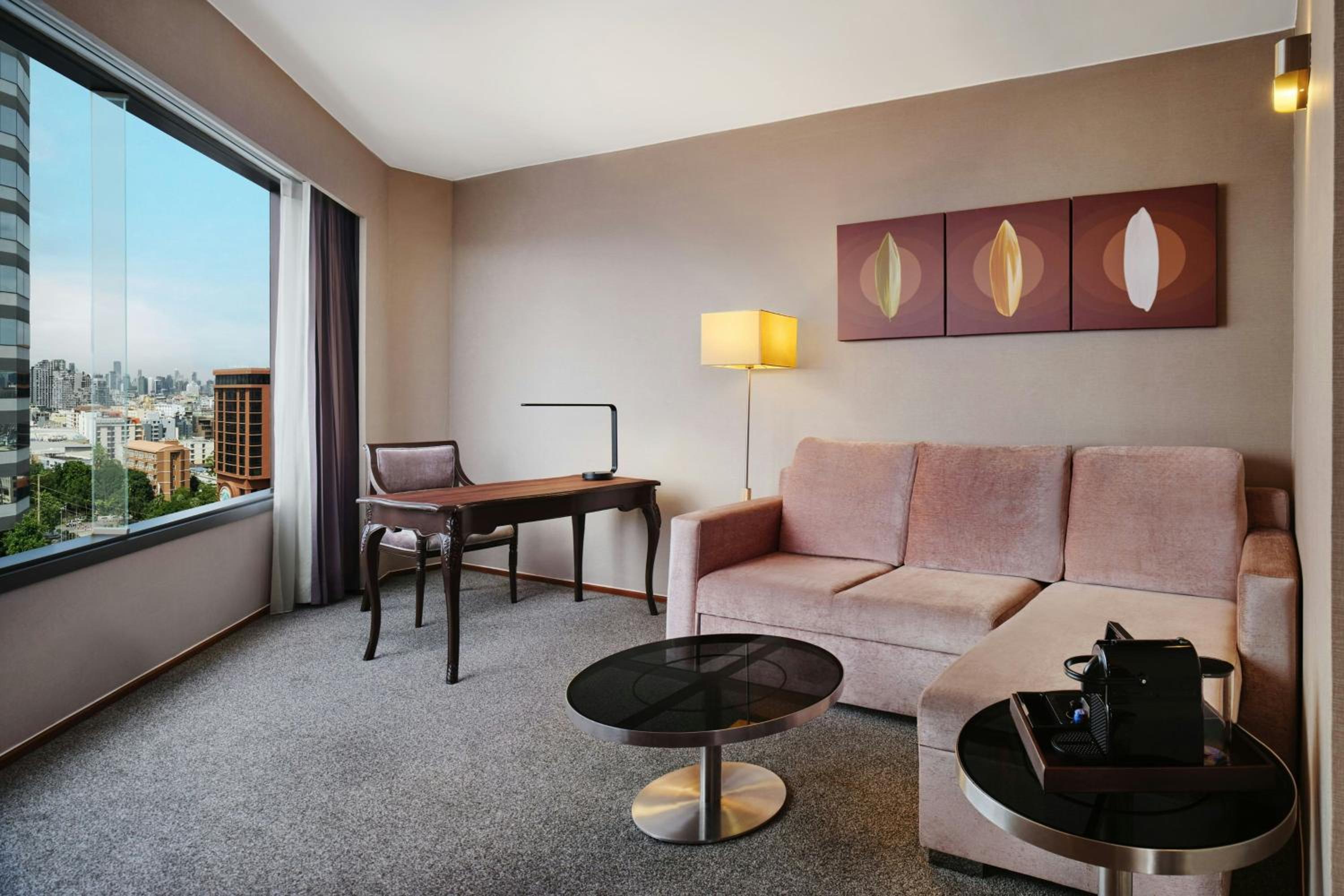 One-Bedroom Suite with One King Bed