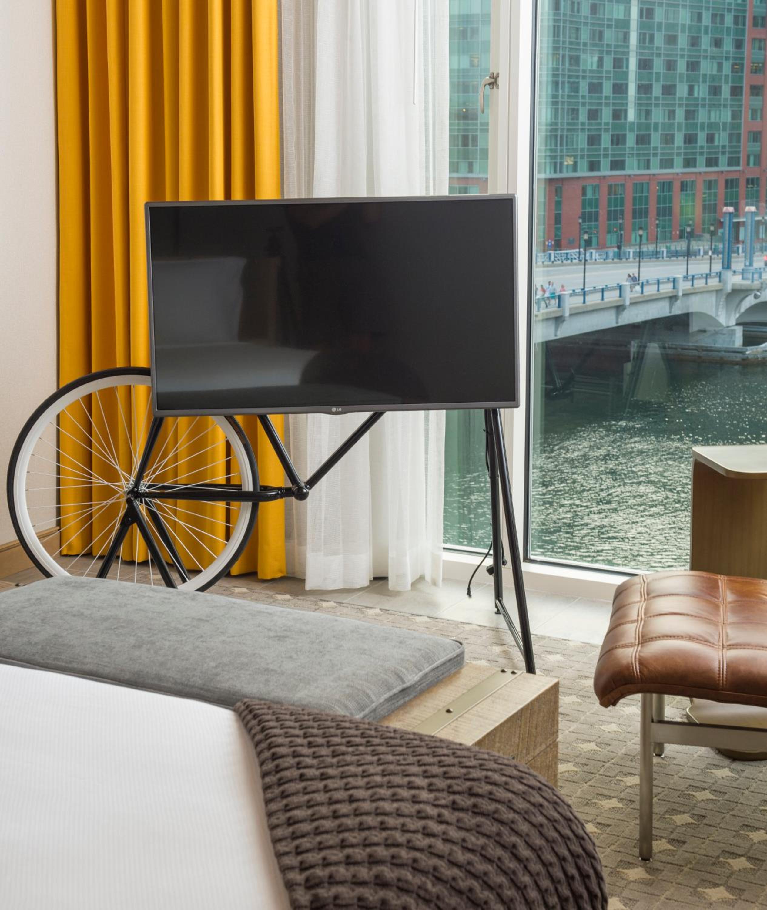 Deluxe King Room with Water View