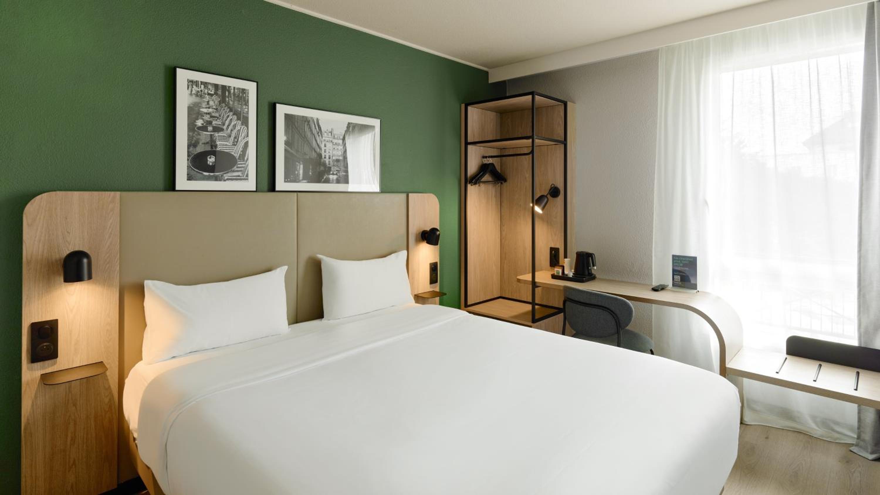 Standard Room - 1 Queen Bed