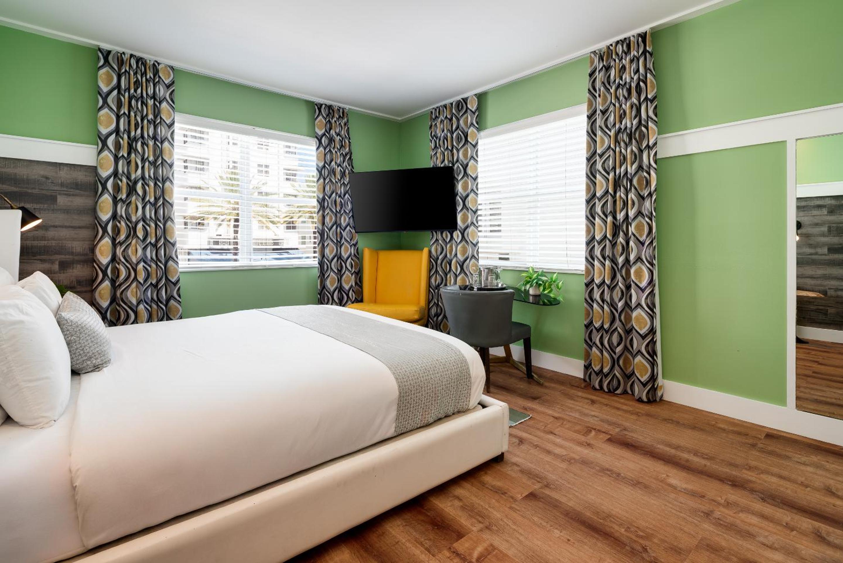  King Bedroom Pool View