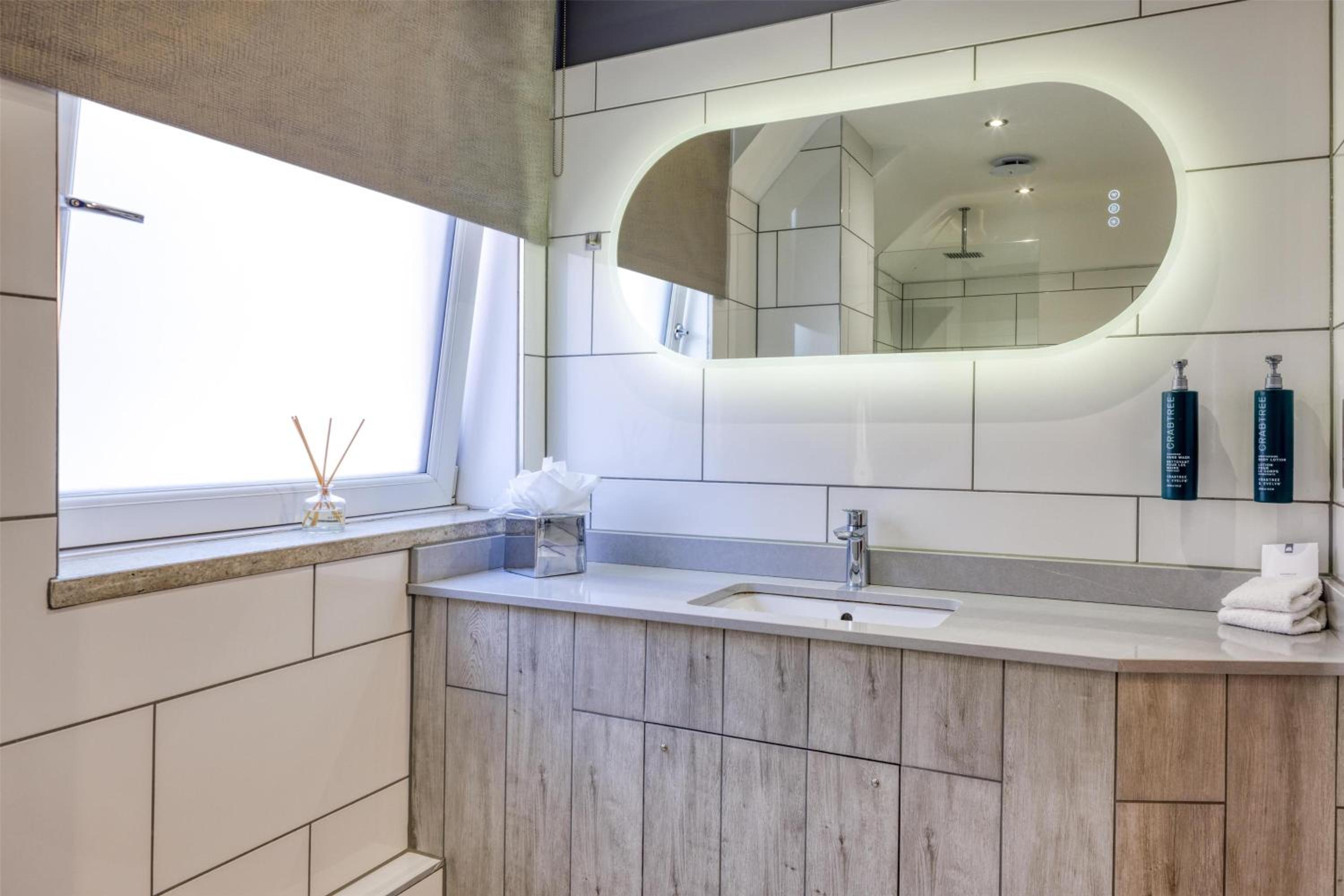 Hilton King Suite with Sofa Bed