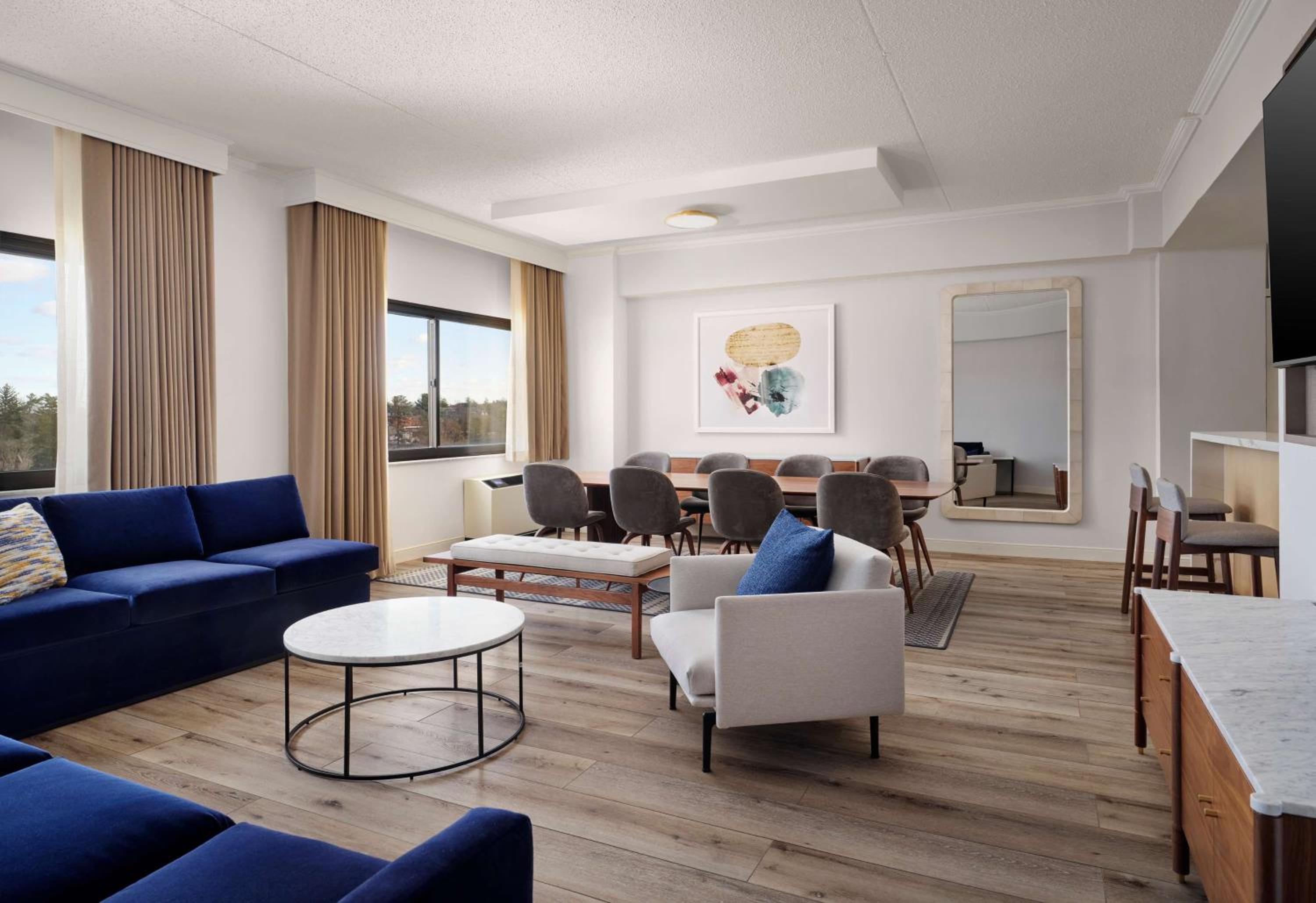 Luxury Two Bedroom Suite - King + Two Double Beds + Sofa Bed - Accessible