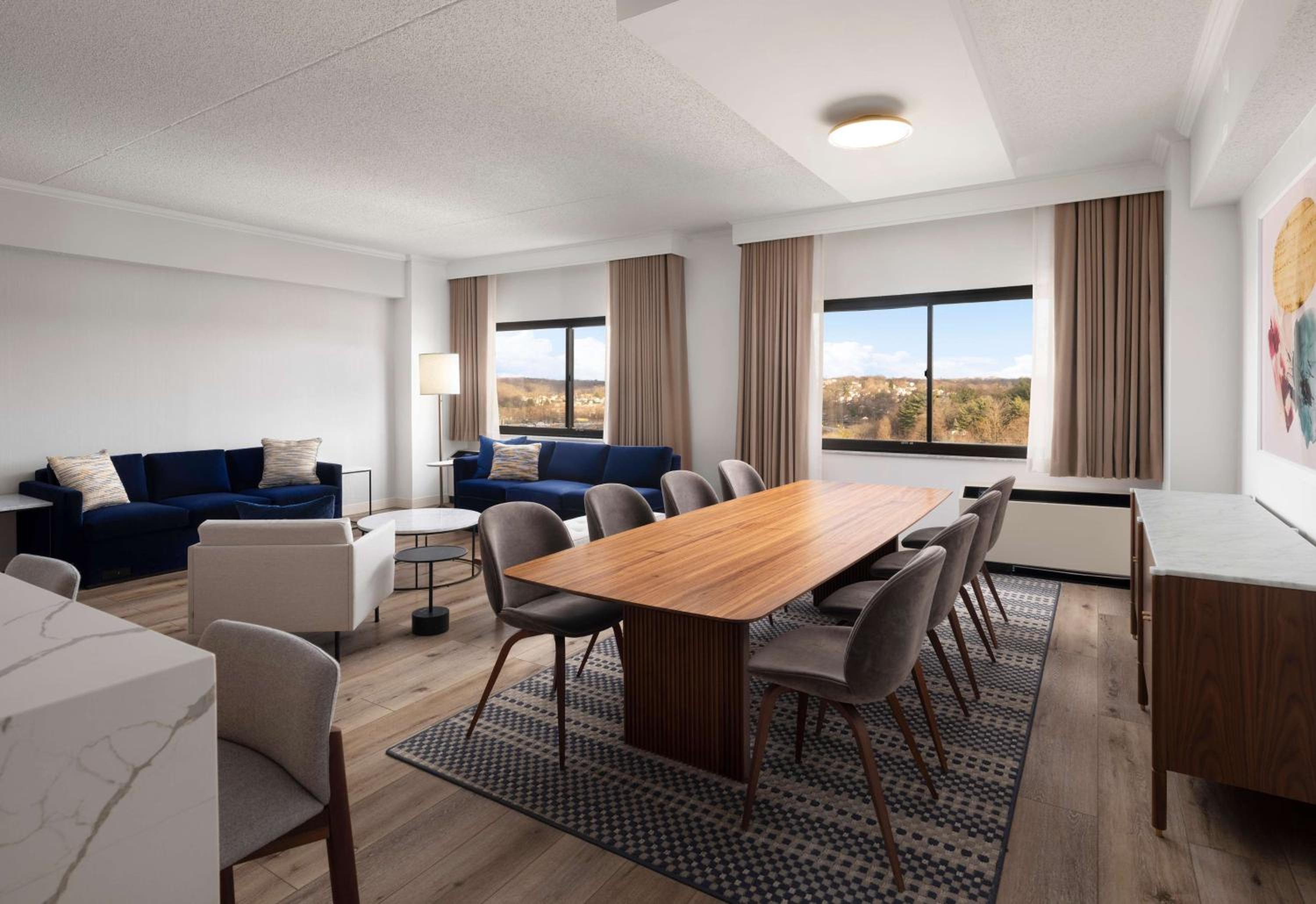 Luxury Two Bedroom Suite - King + Two Double Beds + Sofa Bed - Accessible