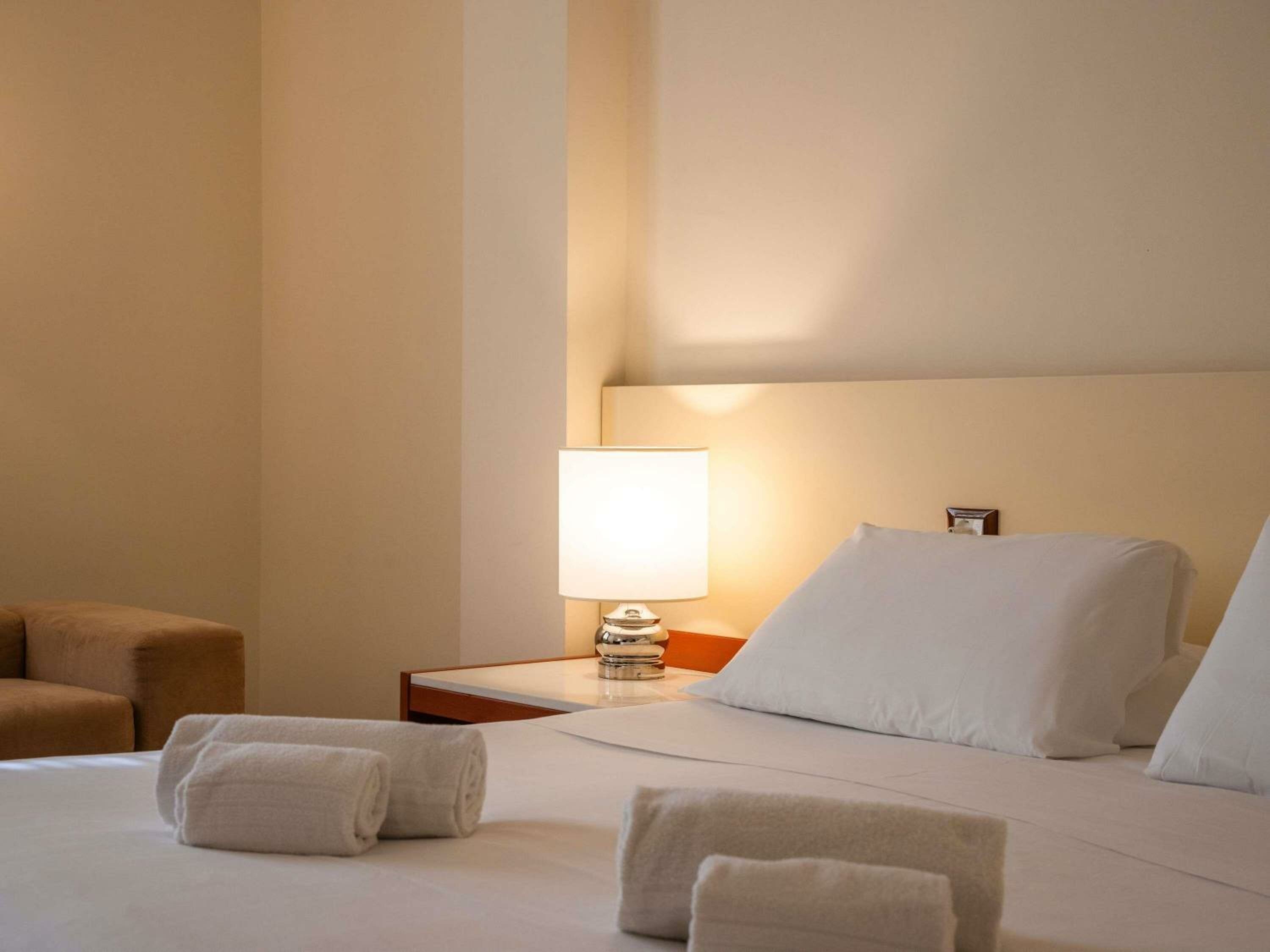 Classic Triple Room with One Queen and One Single Bed