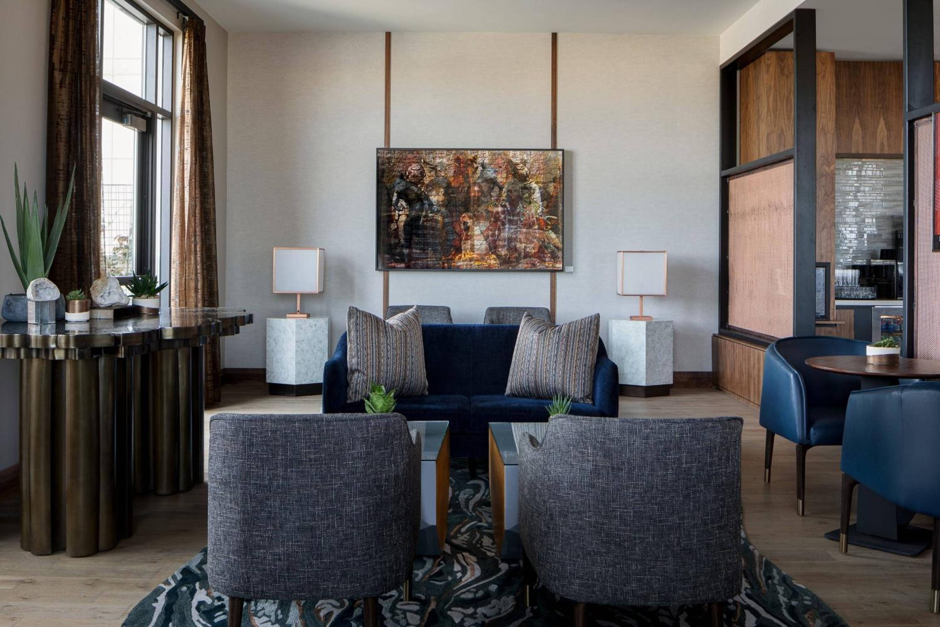 Concierge King Room - Mobility Accessible with Tub