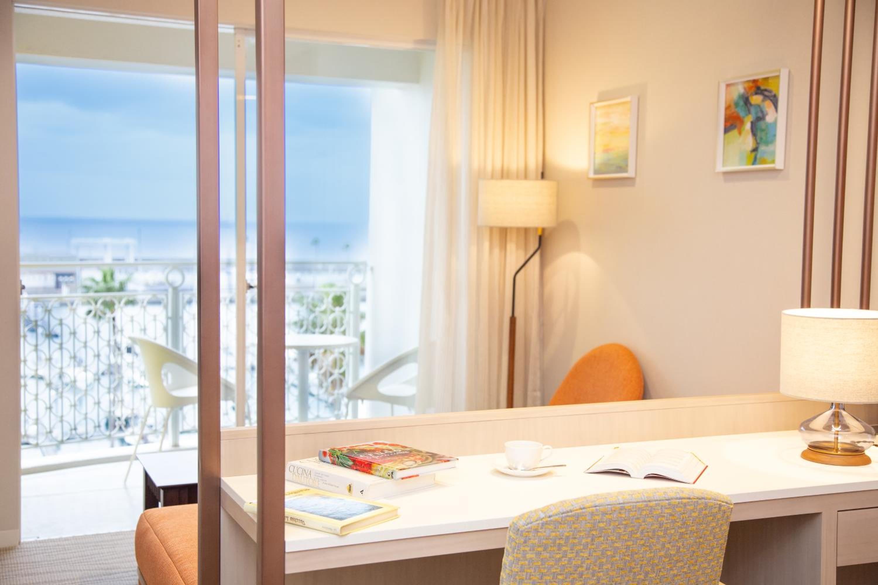 Luxury Triple Room with Sea View Private Bathroom - Non-Smoking