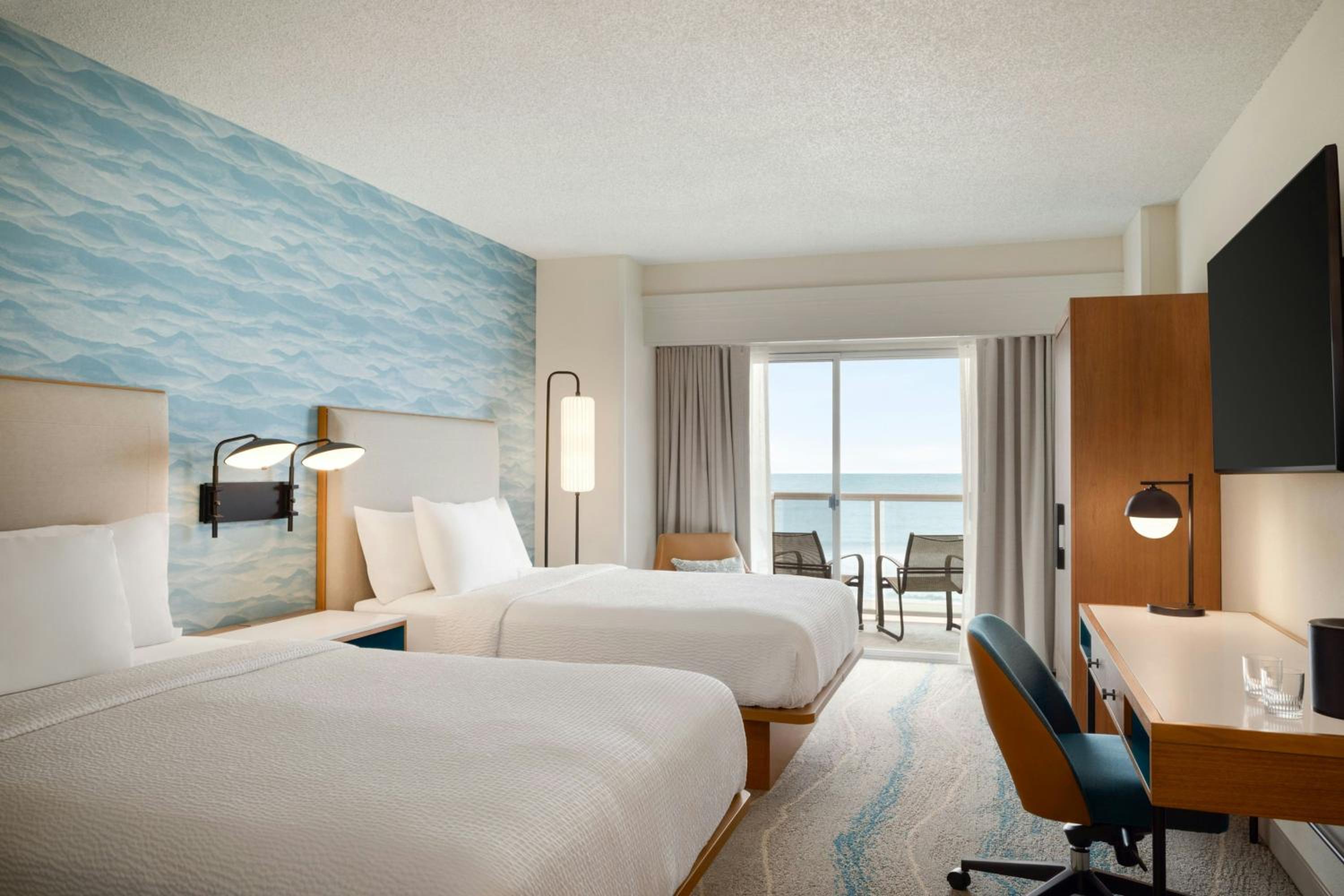 Queen Room with Oceanfront and Balcony - Hearing Accessible