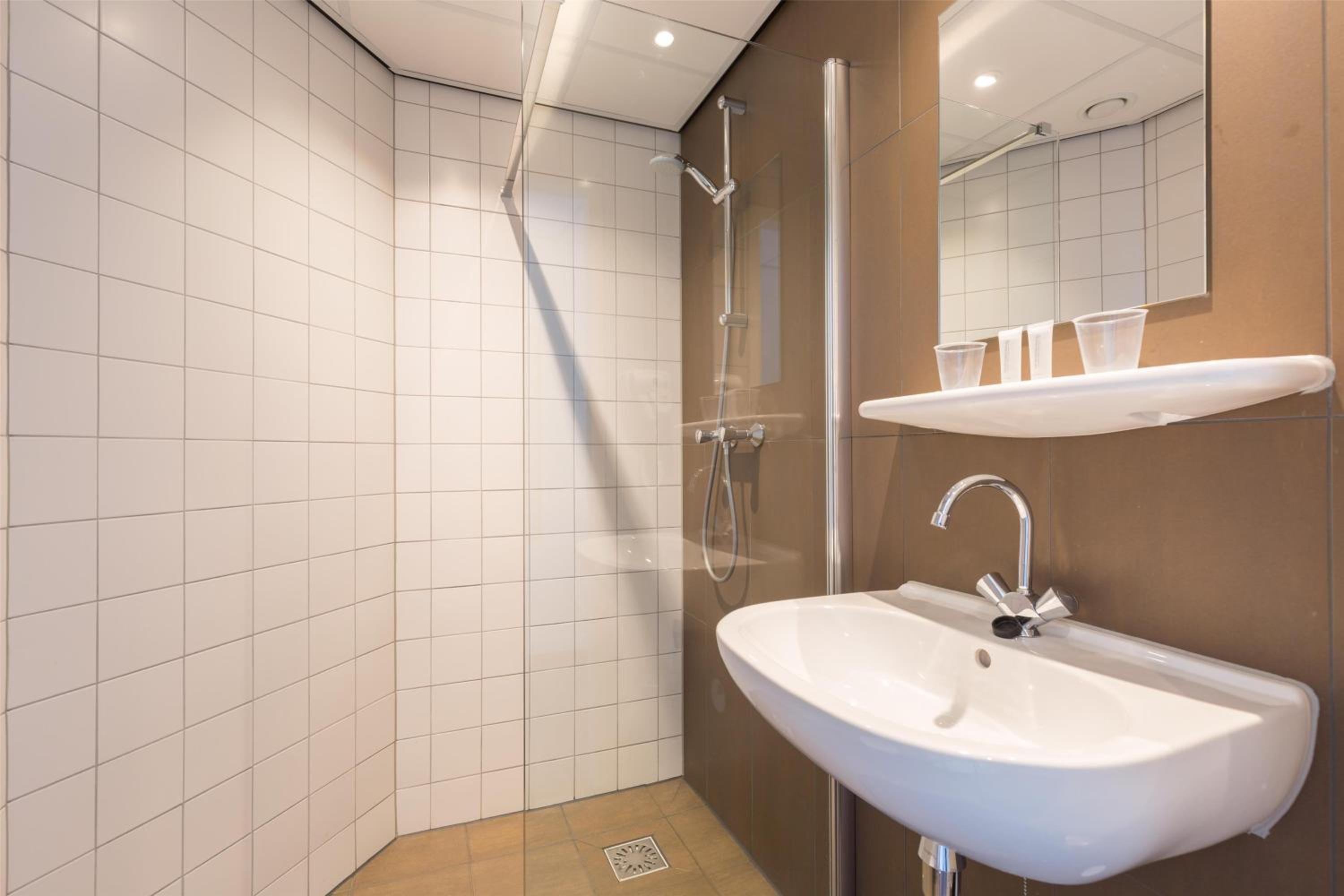 Economy Triple Room with Shower - Non-Smoking