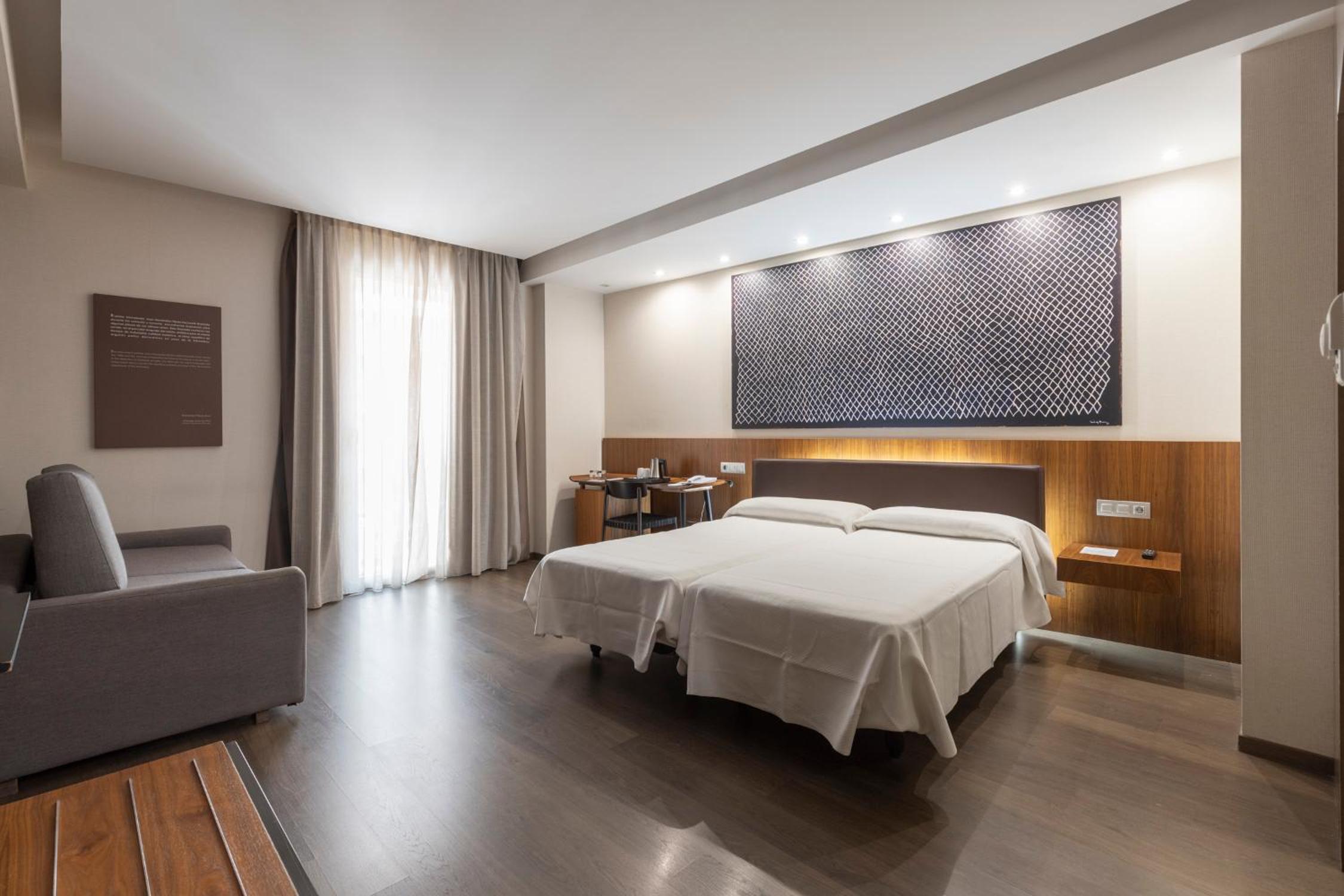 Deluxe Double Room (2 Adults + 1 Child)