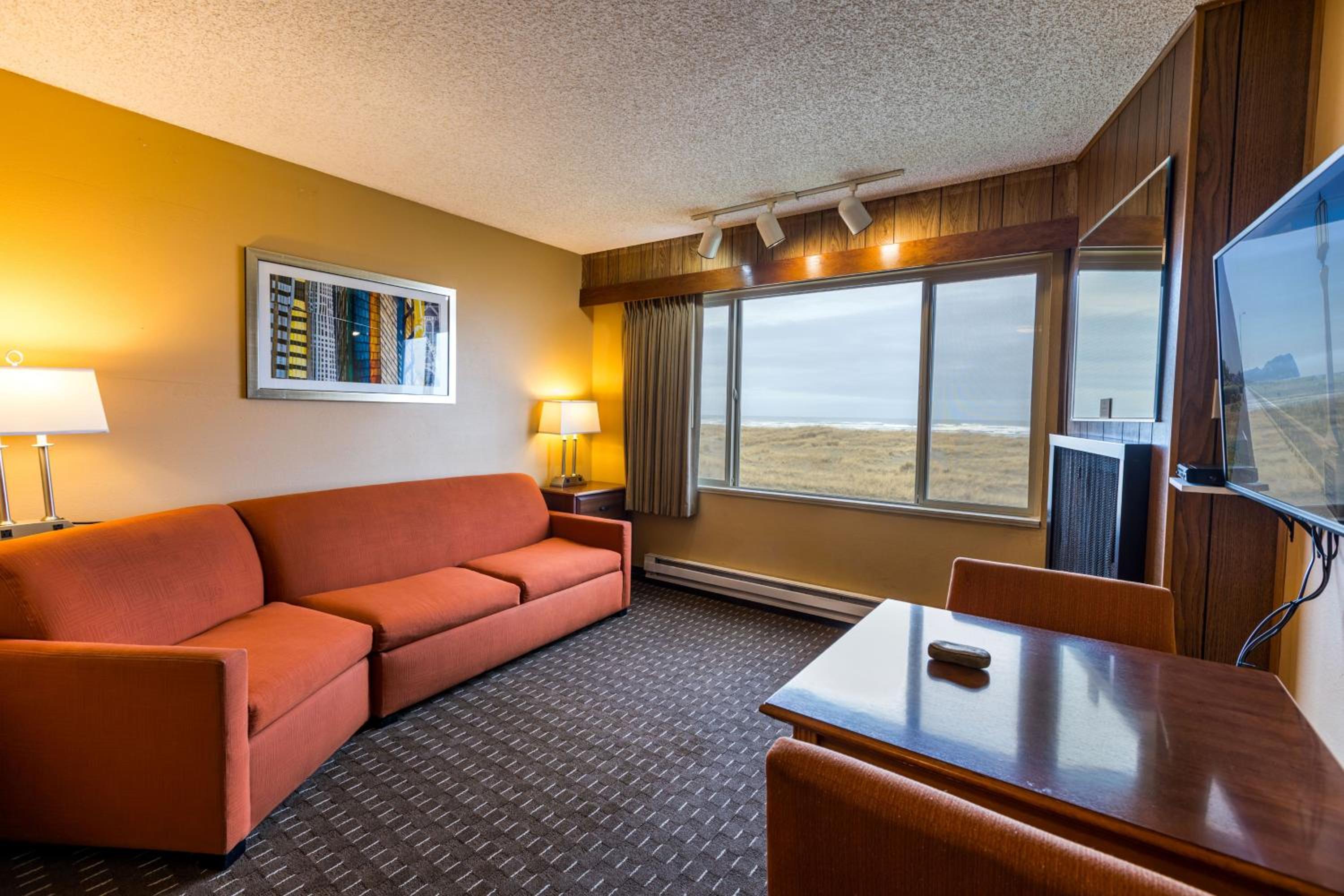 Single Queen Ocean View Suite