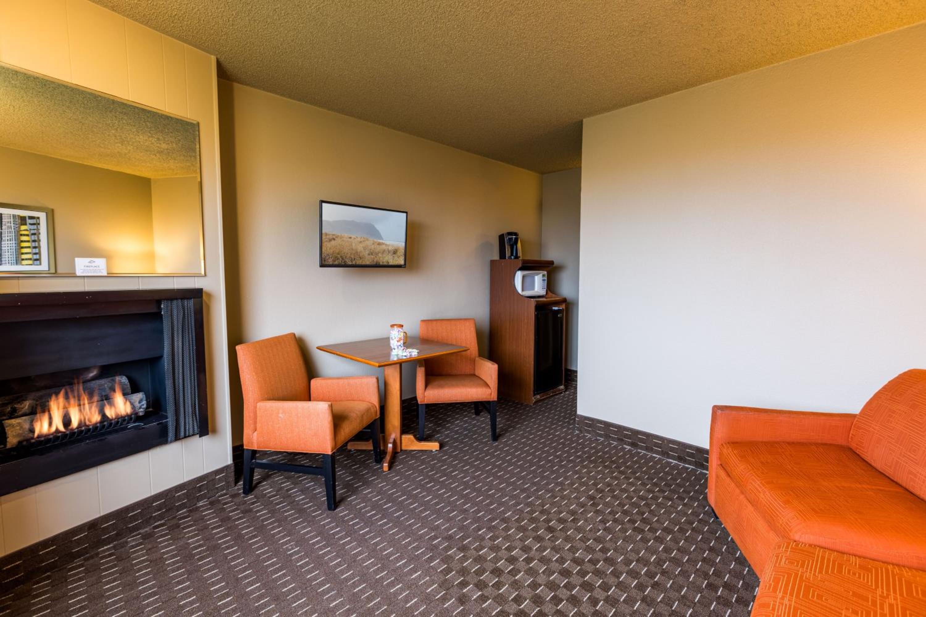 Single Queen Ocean View Suite