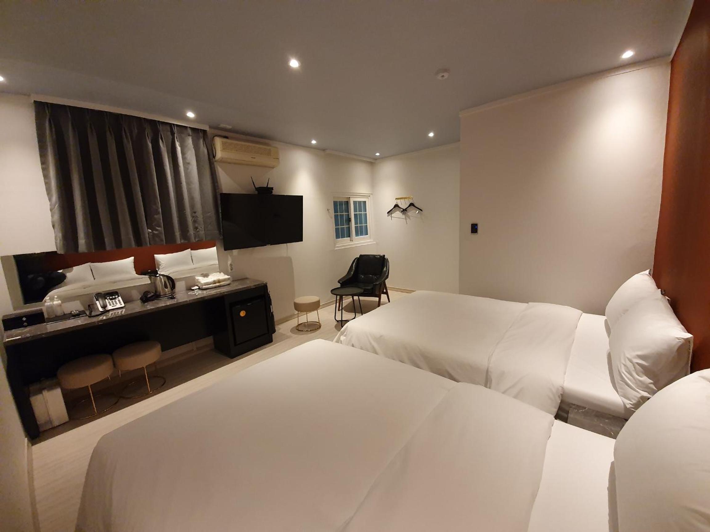 Deluxe Twin Room