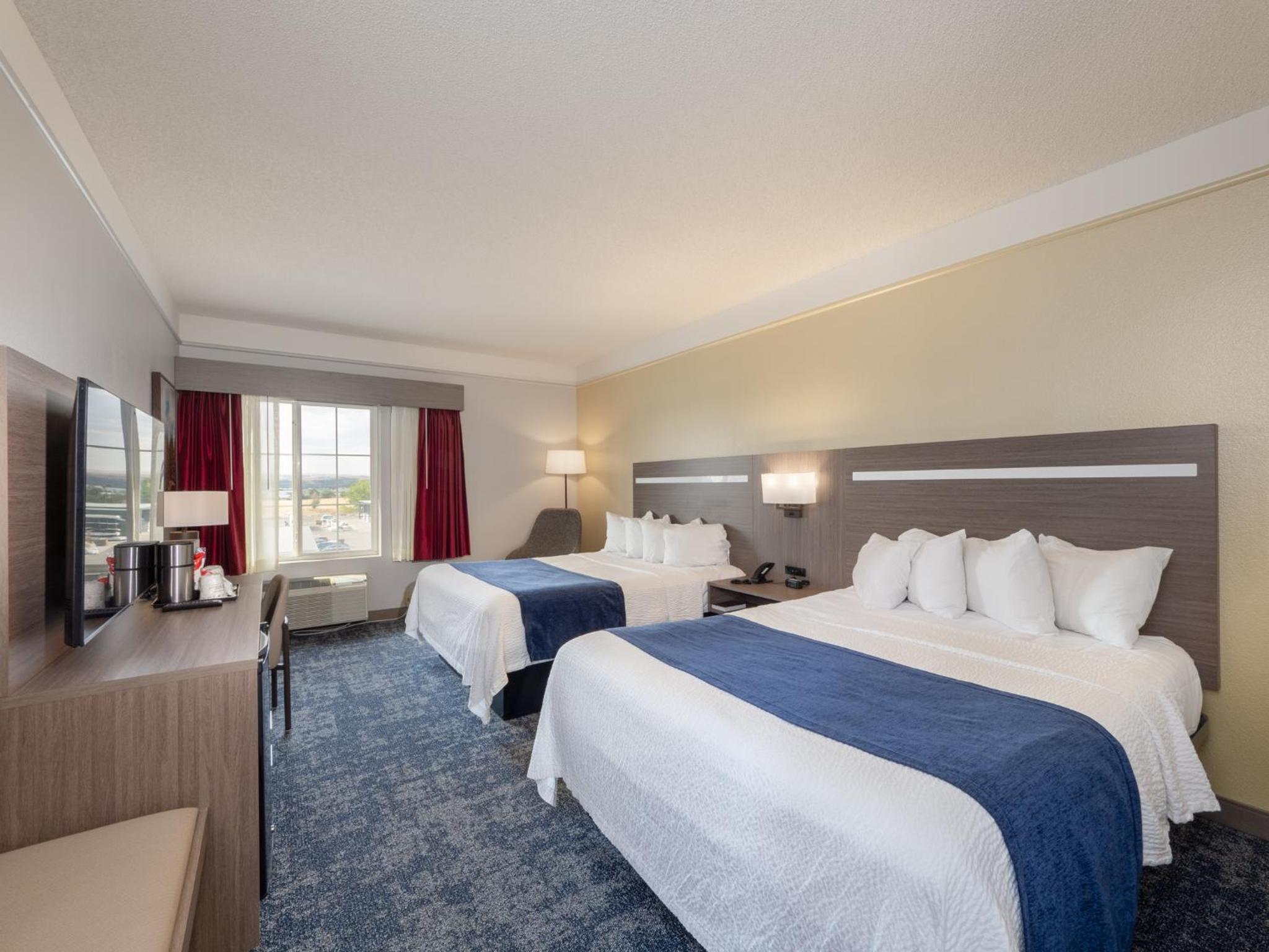 Queen Room with Two Queen Beds and Bath Tub - Disability Access/Non-Smoking 