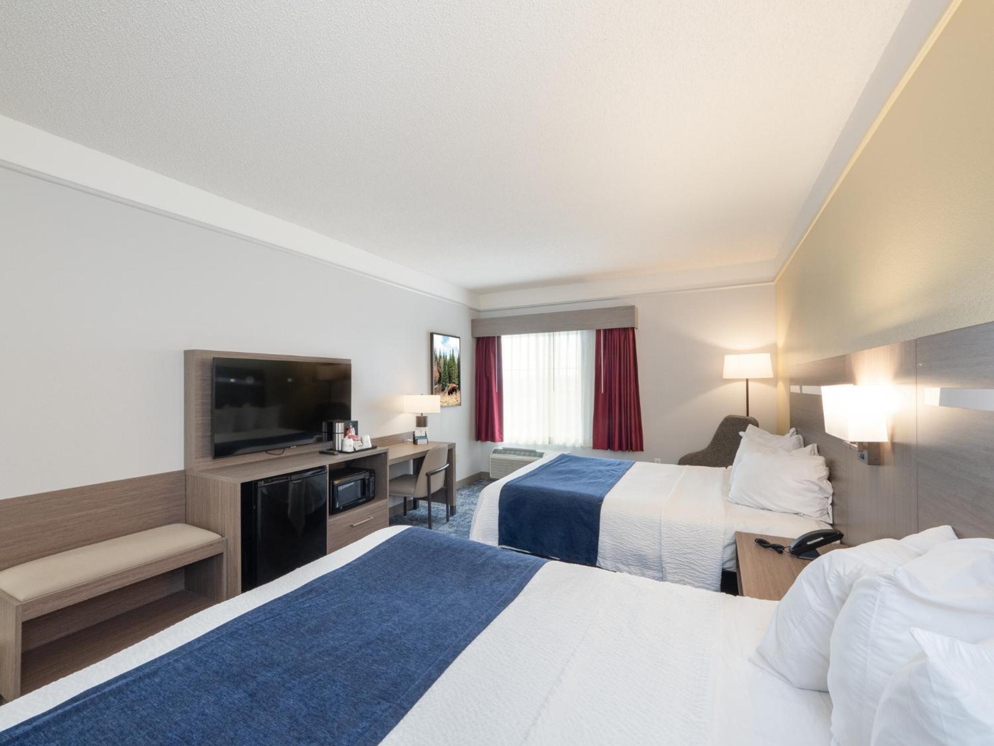 Queen Room with Two Queen Beds and Bath Tub - Disability Access/Non-Smoking 