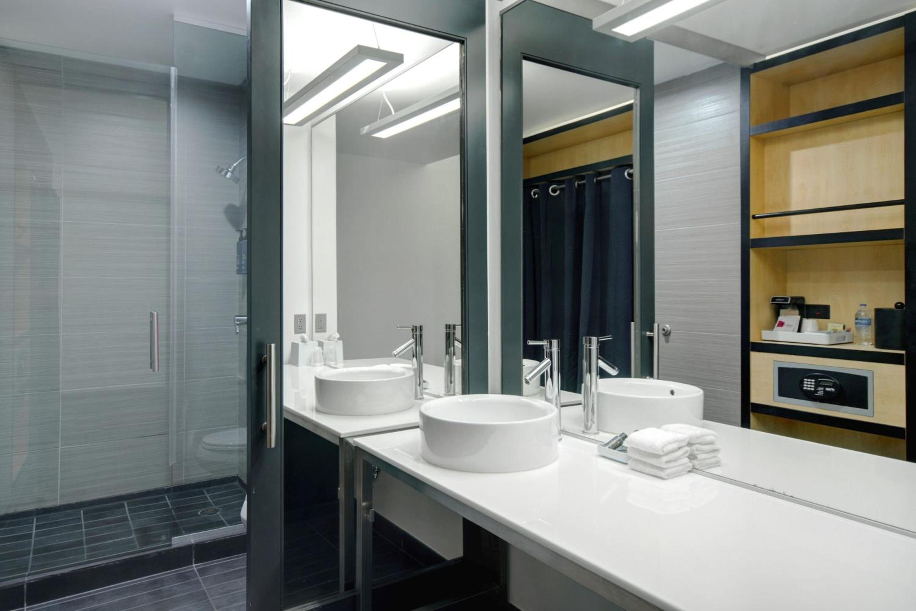 Suite, 1 King, Sofa bed, Corner room, Balcony