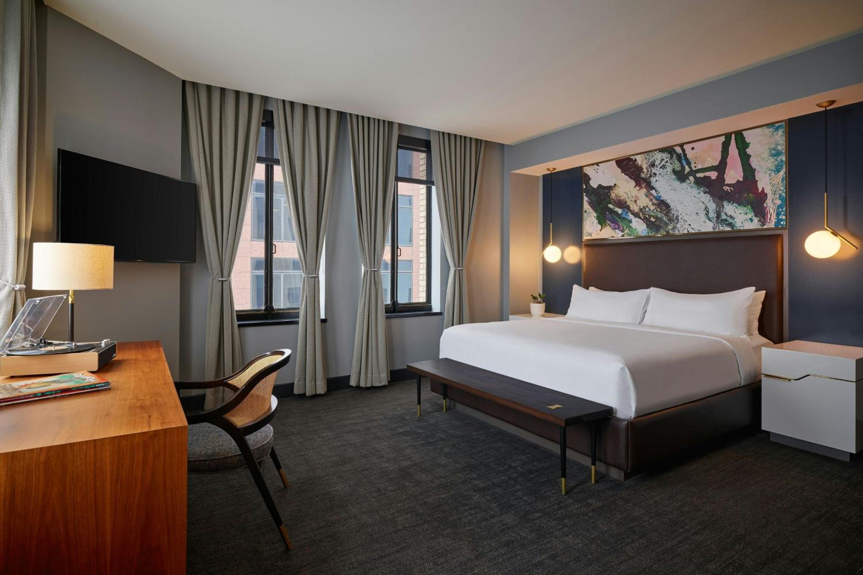 King Room with Roll-in Shower - Mobility and Hearing Accessible