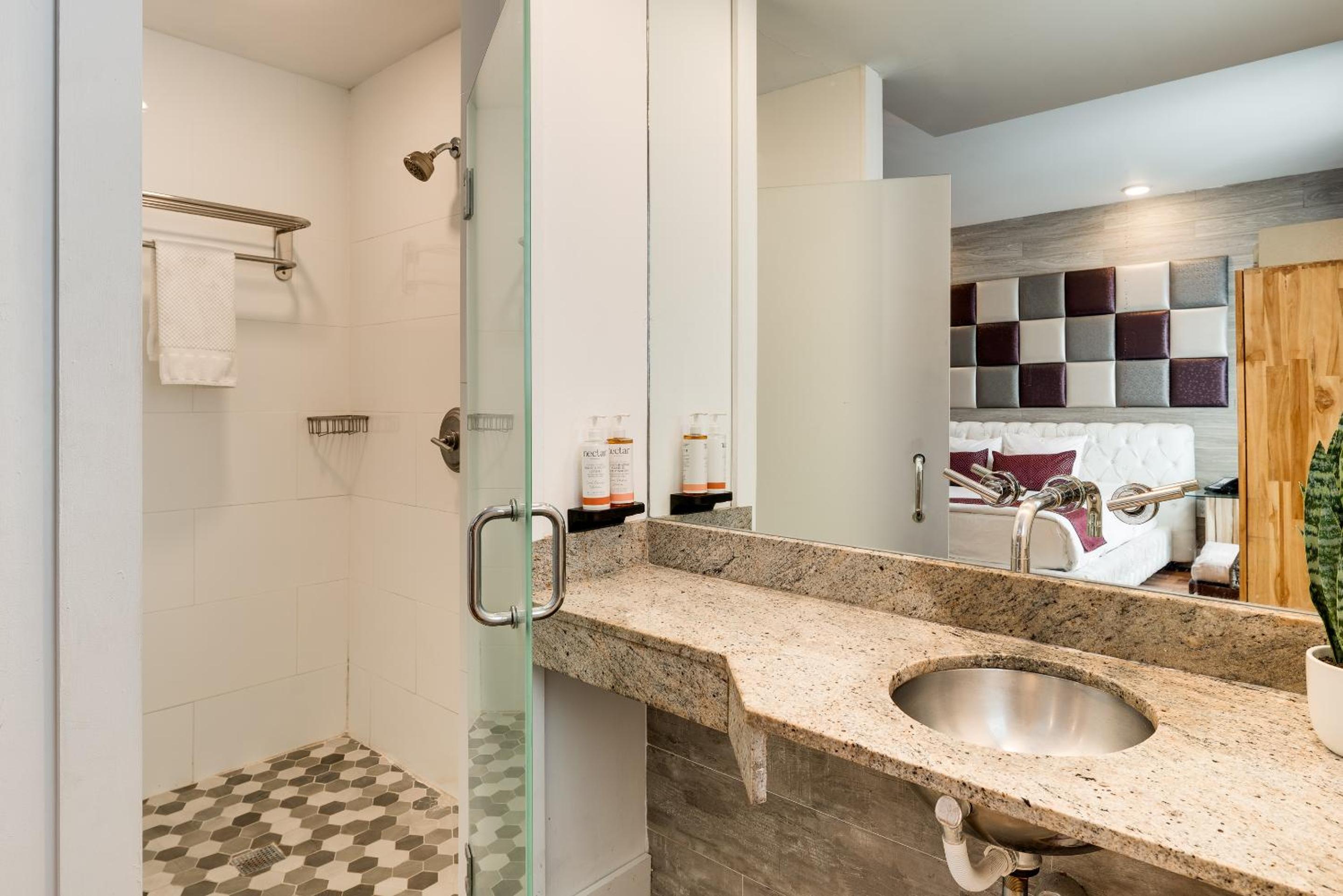 Junior Suite King Juliette Balcony