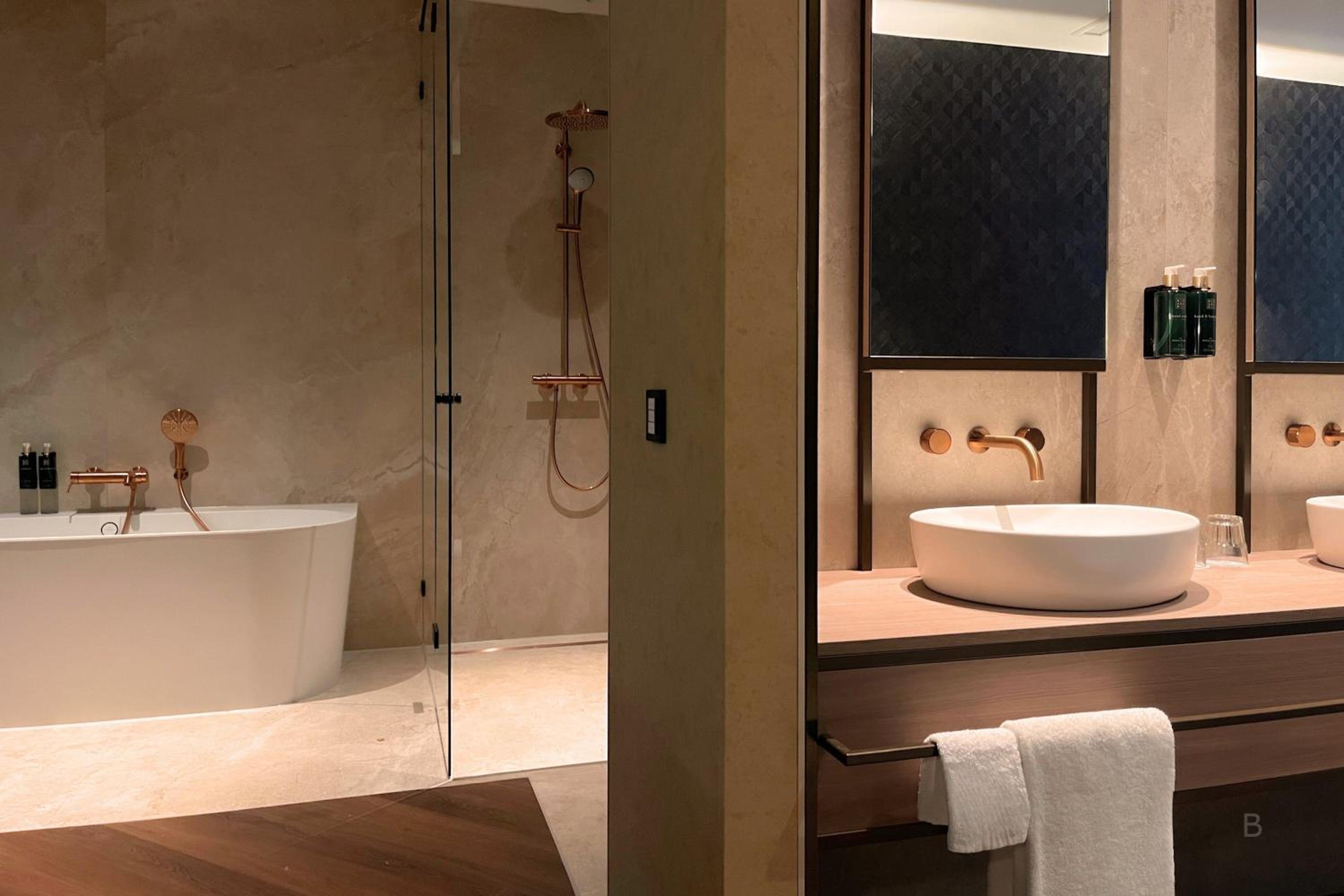 The Emperor Crown Suite