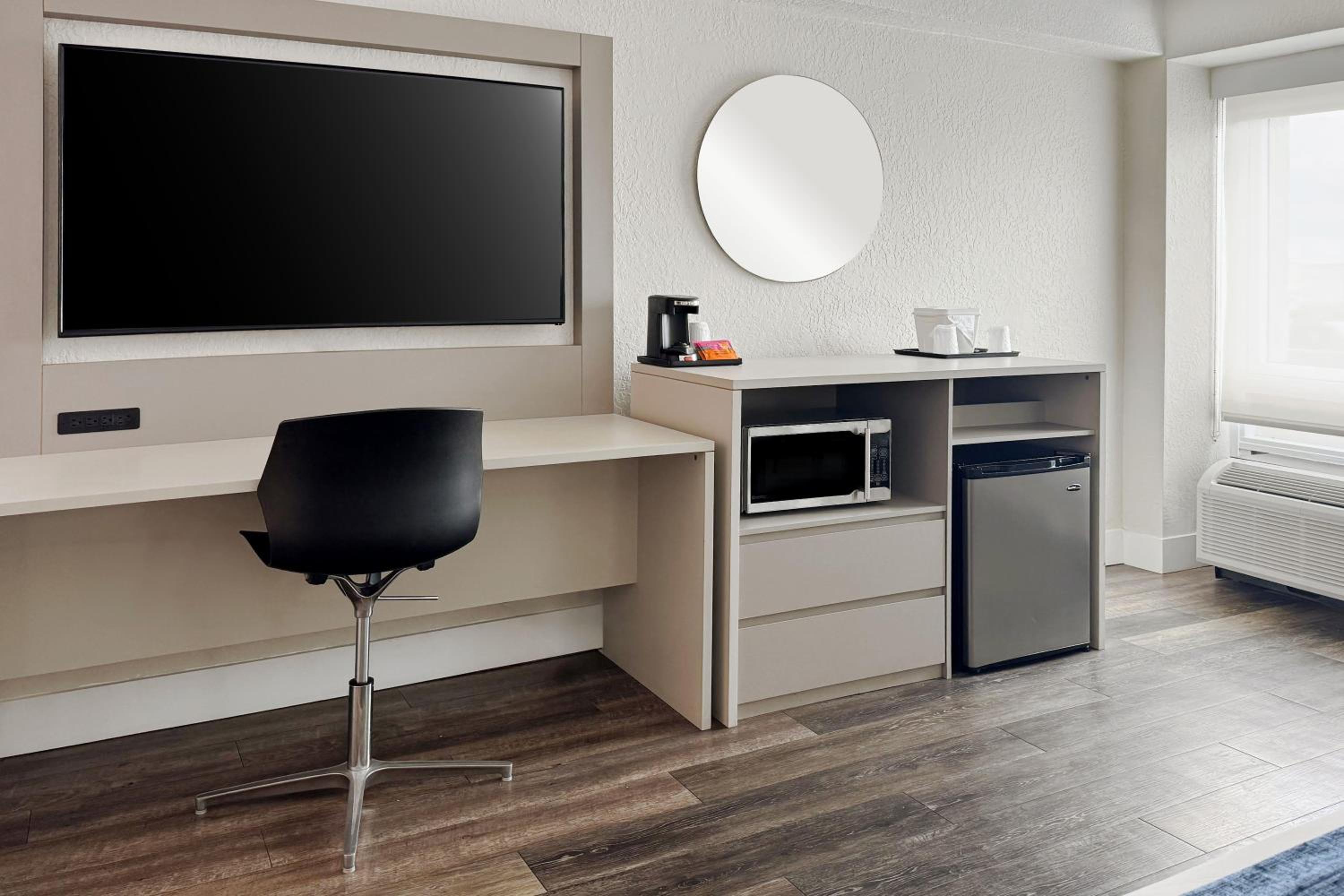 Deluxe Tower King Room - Non-Smoking