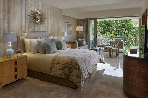 Royal Suite - 2 Single Beds & 1 Single Sofa Bed OR 1 King Bed & 1 Single Sofa Bed в Mulia Resort