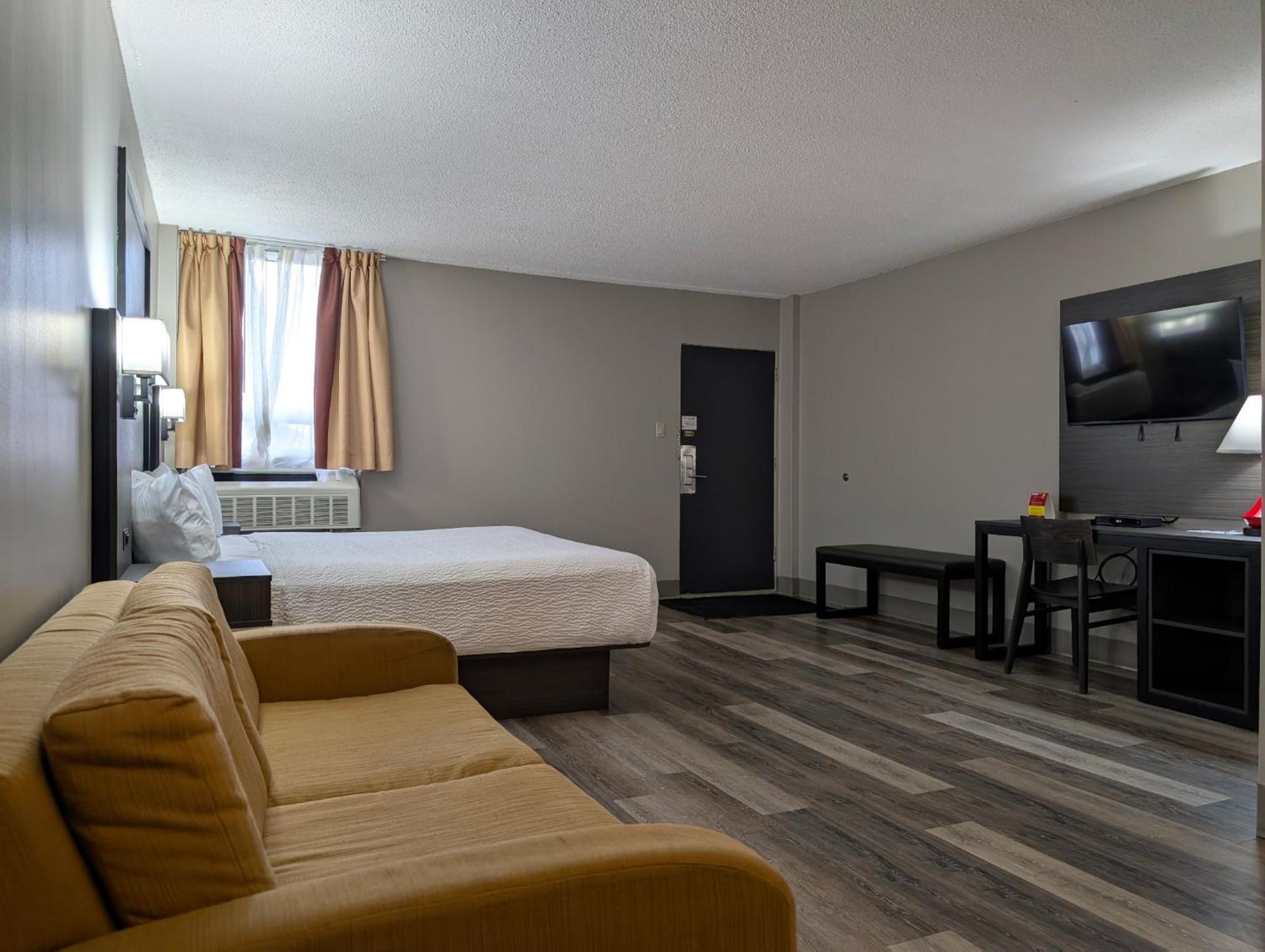 Studio Suite with One King Bed - Ground Floor - Non-Smoking