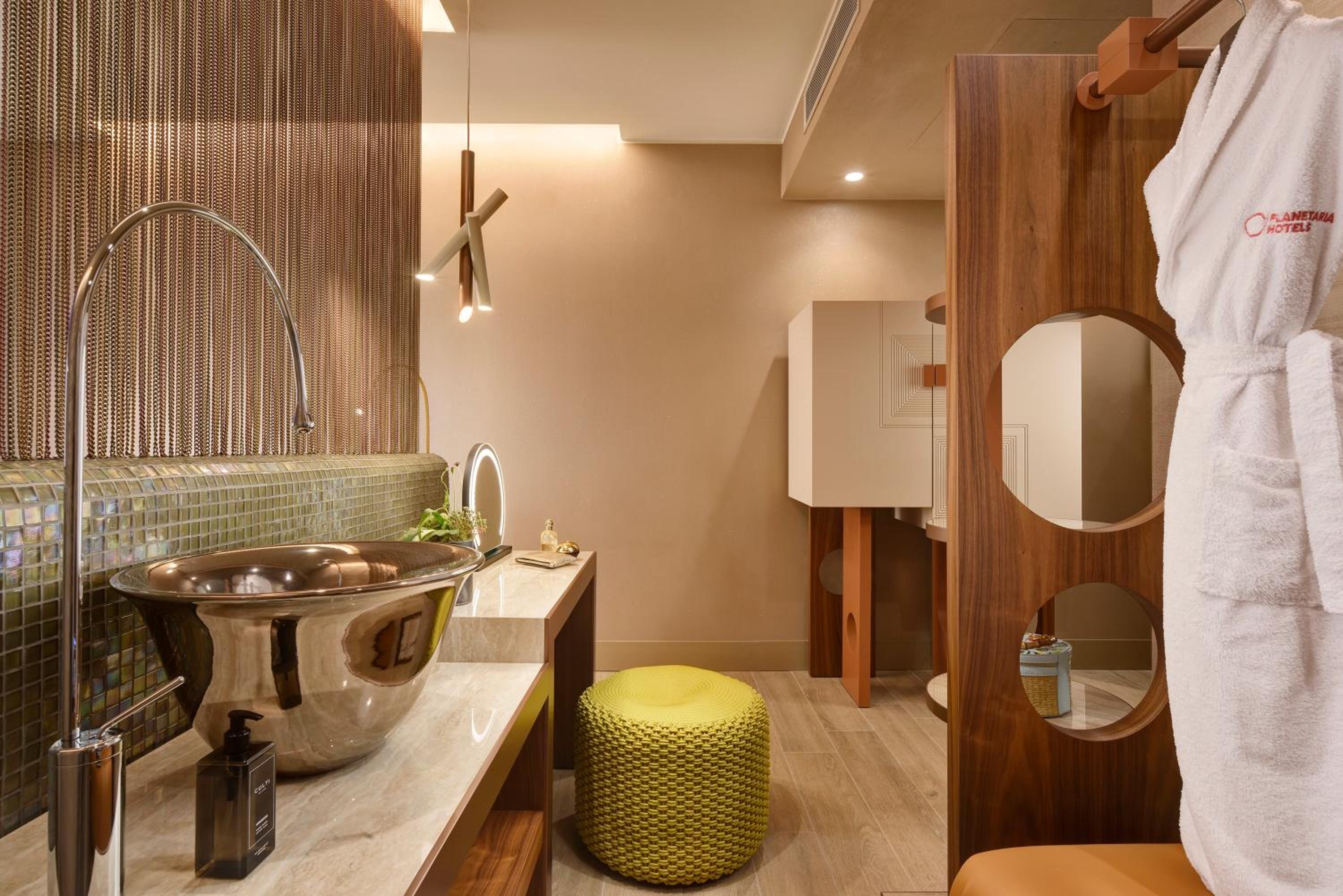 King Room with Spa Bath