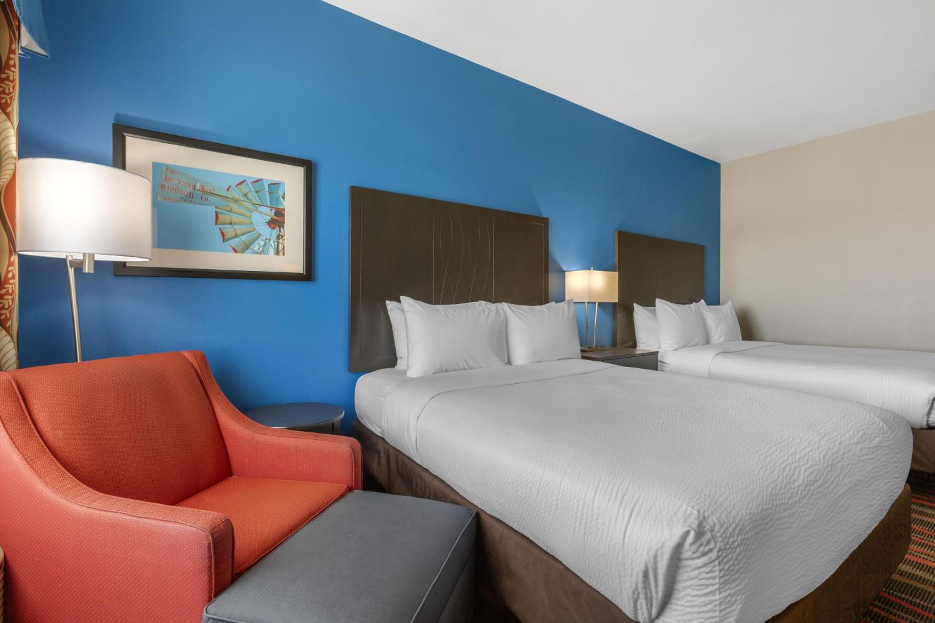 Queen Room with Two Queen Beds and Bath Tub - Disability Access/Non-Smoking 