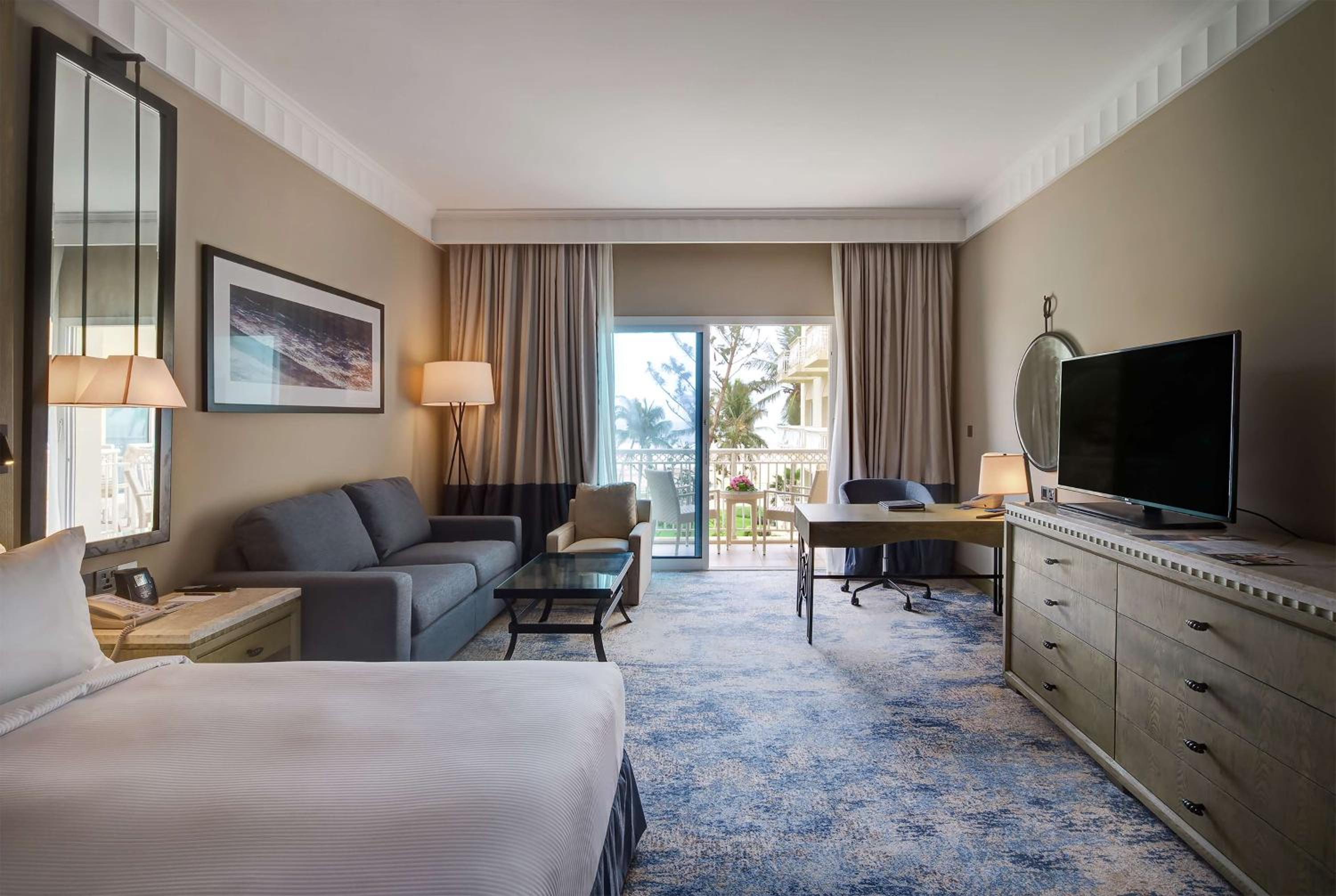 King Deluxe Room with Balcony and Sea View