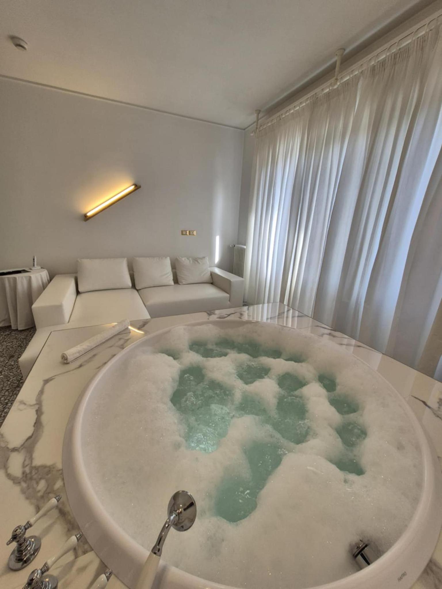 Deluxe Suite with Spa Bath