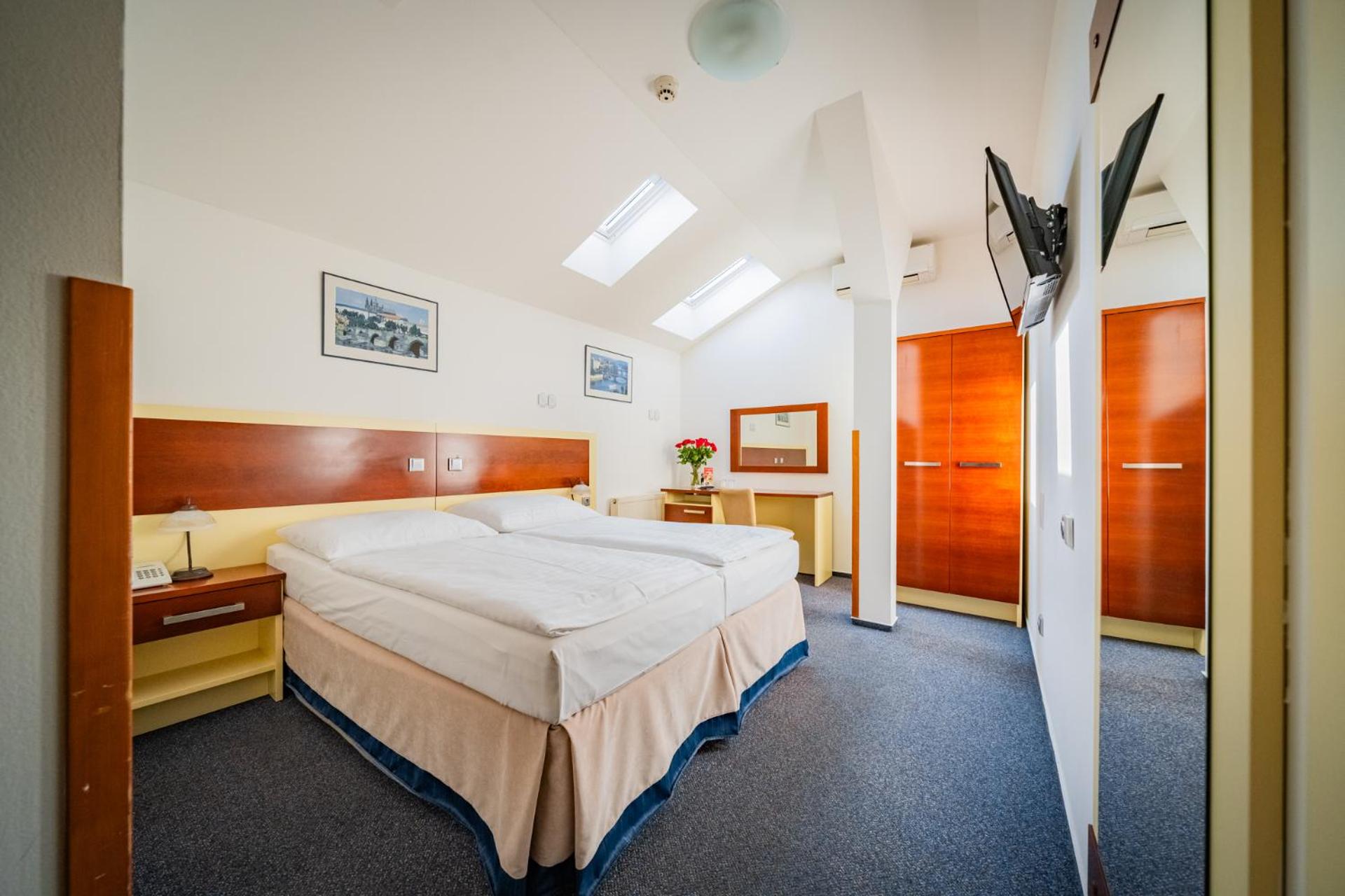 Standard Double or Twin Room without view